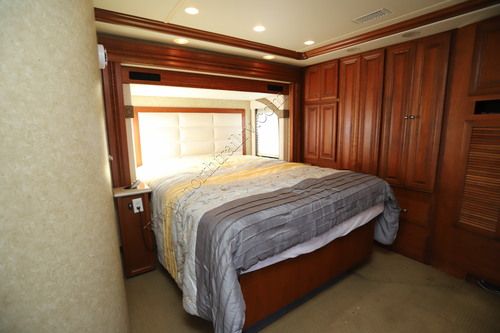2008 Fleetwood Revolution Le 40R
