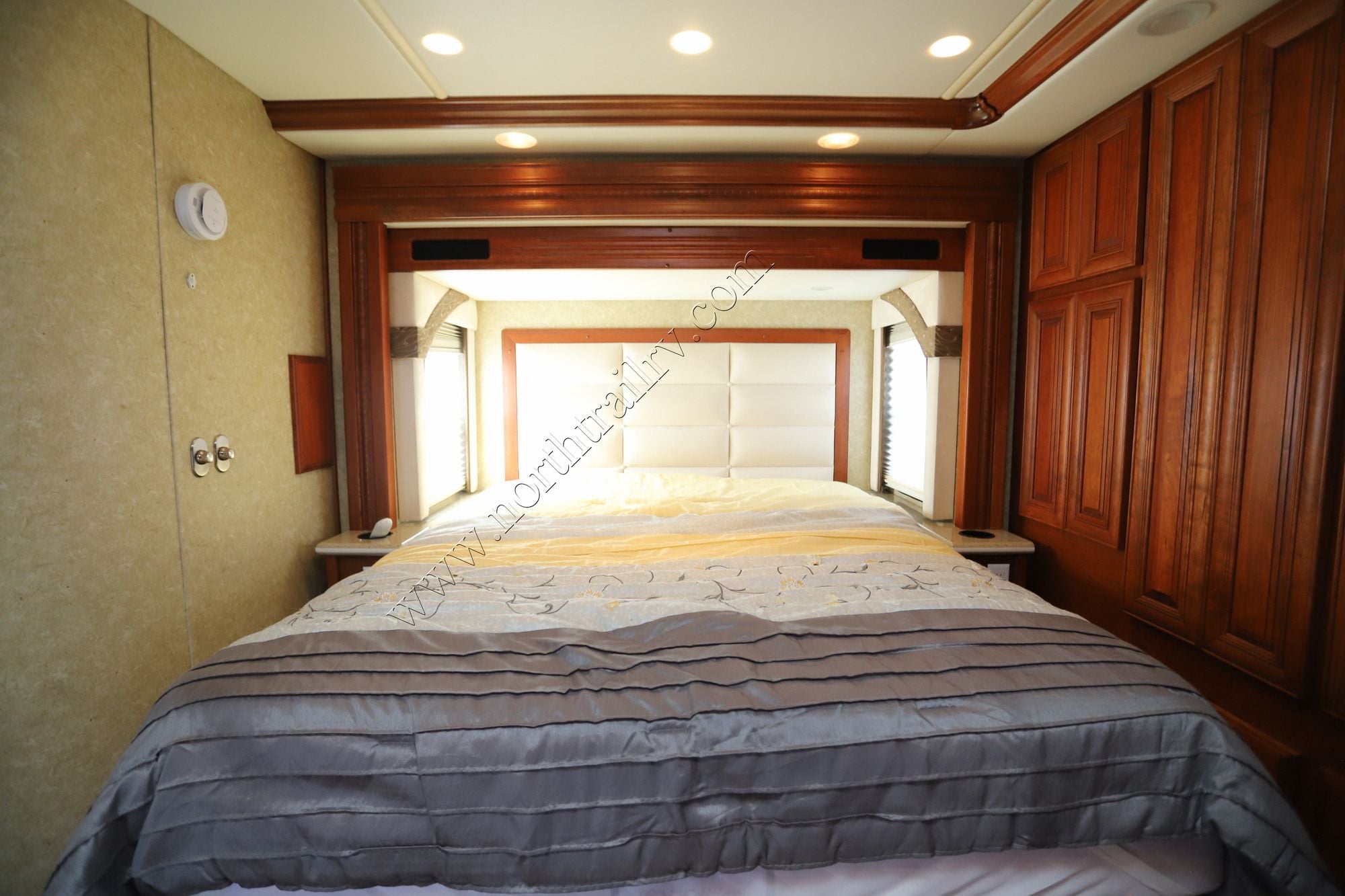 Used 2008 Fleetwood Revolution Le 40R Class A  For Sale
