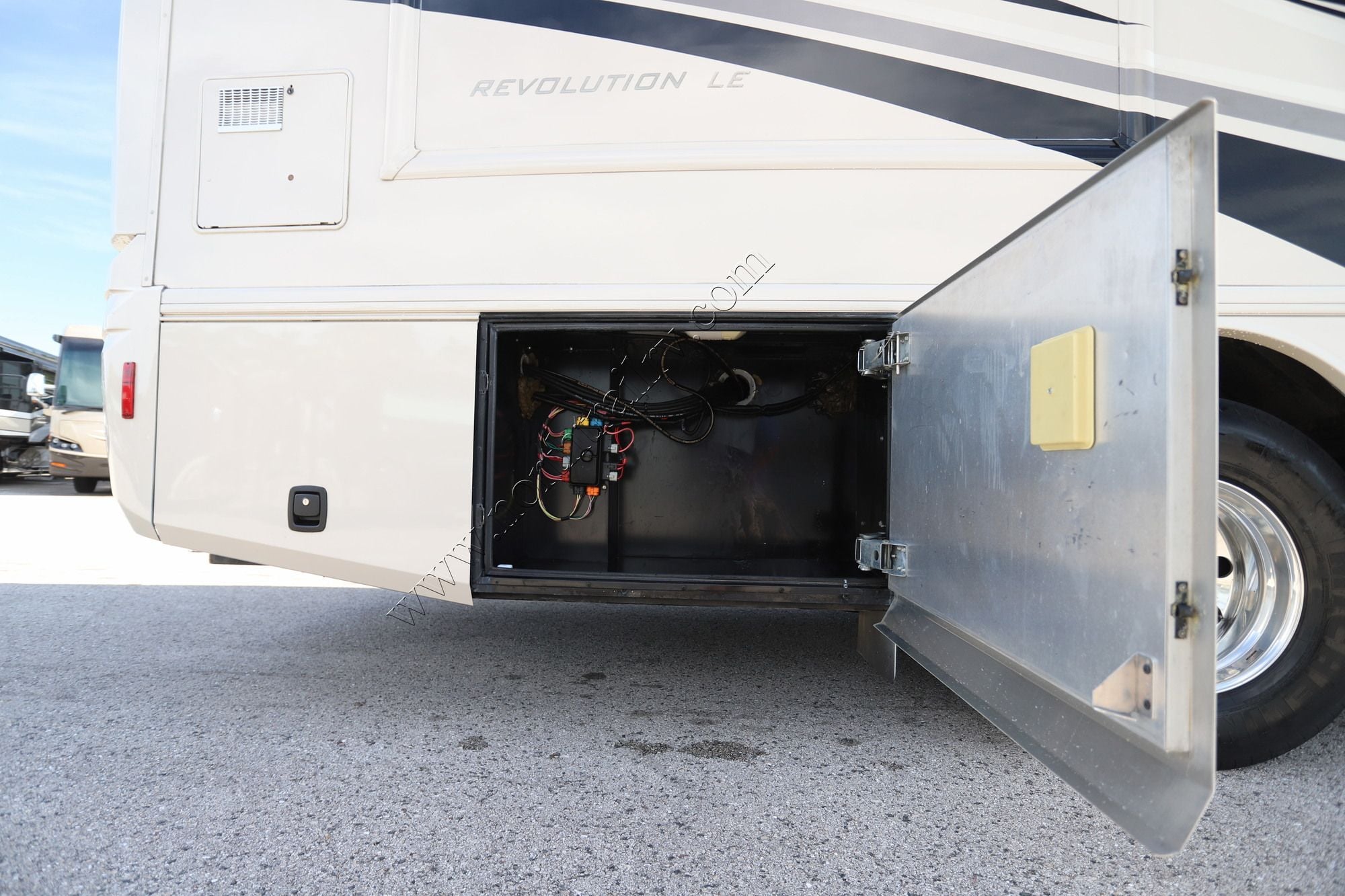 Used 2008 Fleetwood Revolution Le 40R Class A  For Sale