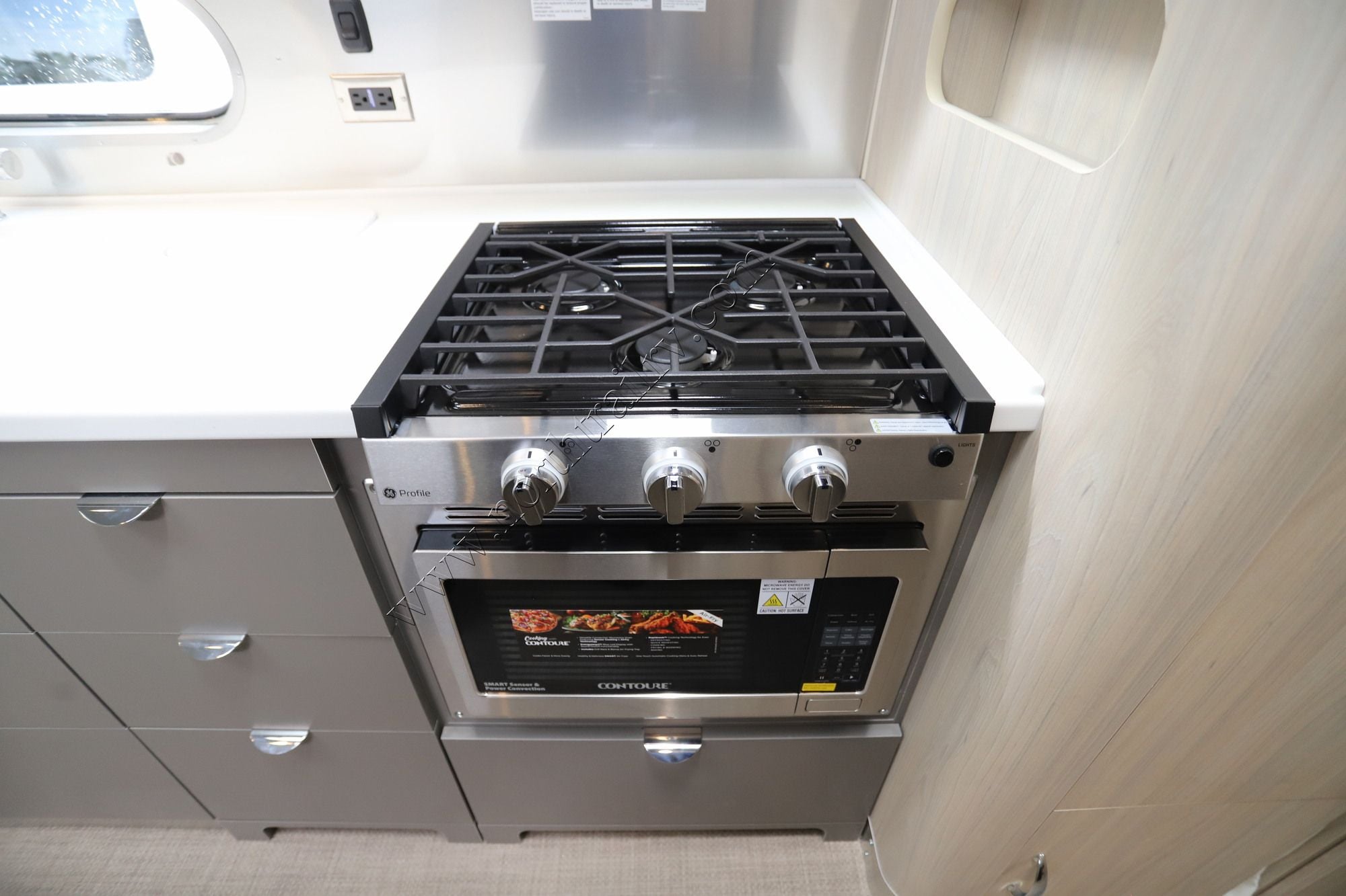 New 2026 Airstream Globetrotter 30RB Travel Trailer  For Sale