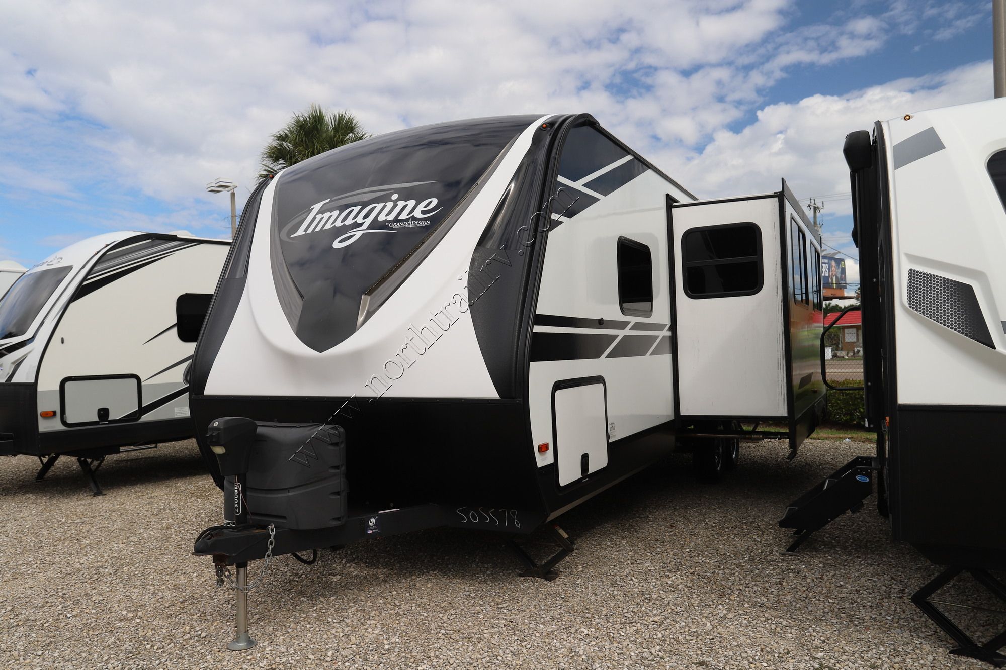 Used 2021 Grand Design Imagine 2800BH Travel Trailer  For Sale