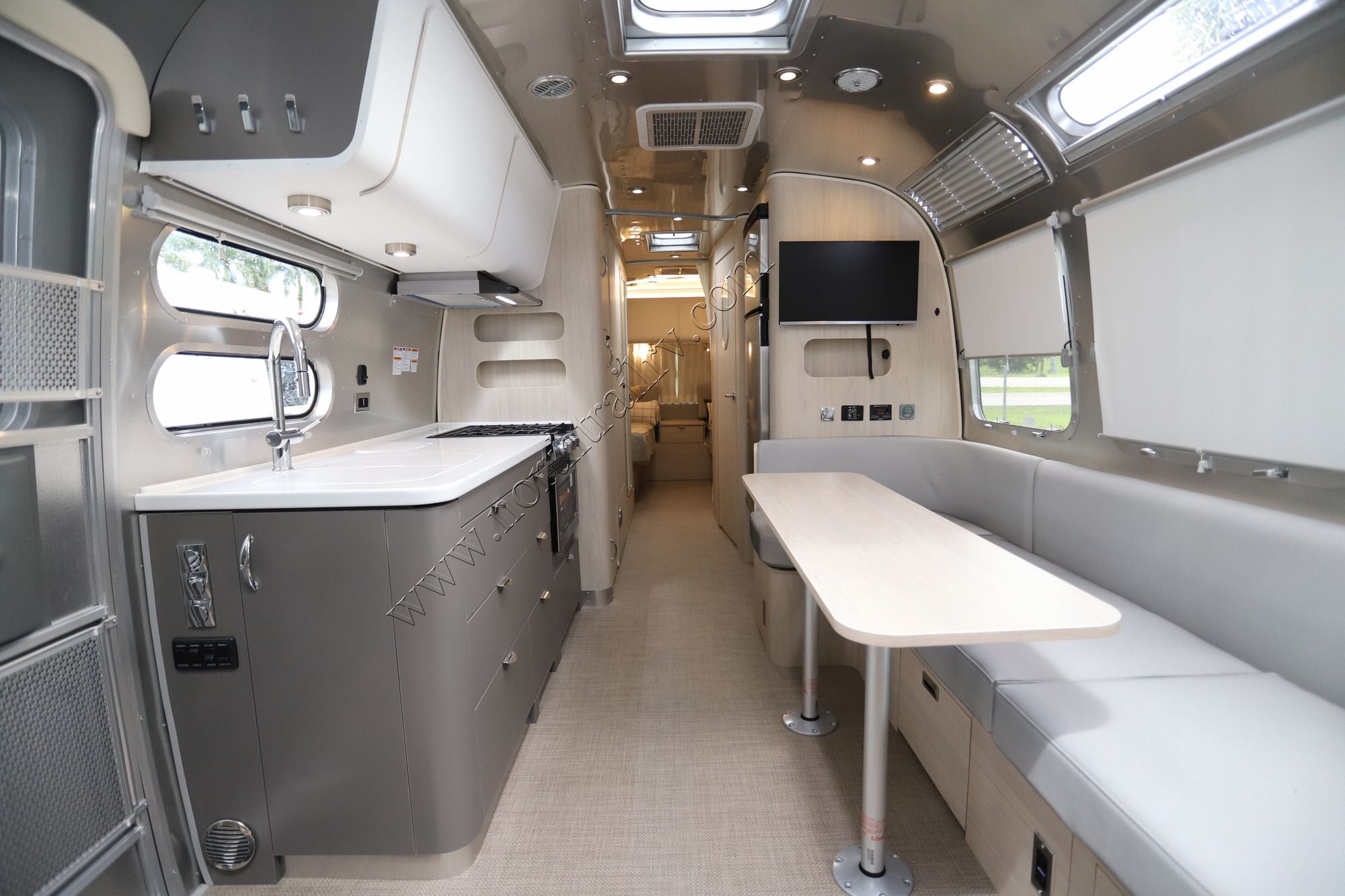 New 2026 Airstream Globetrotter 30RB Travel Trailer  For Sale