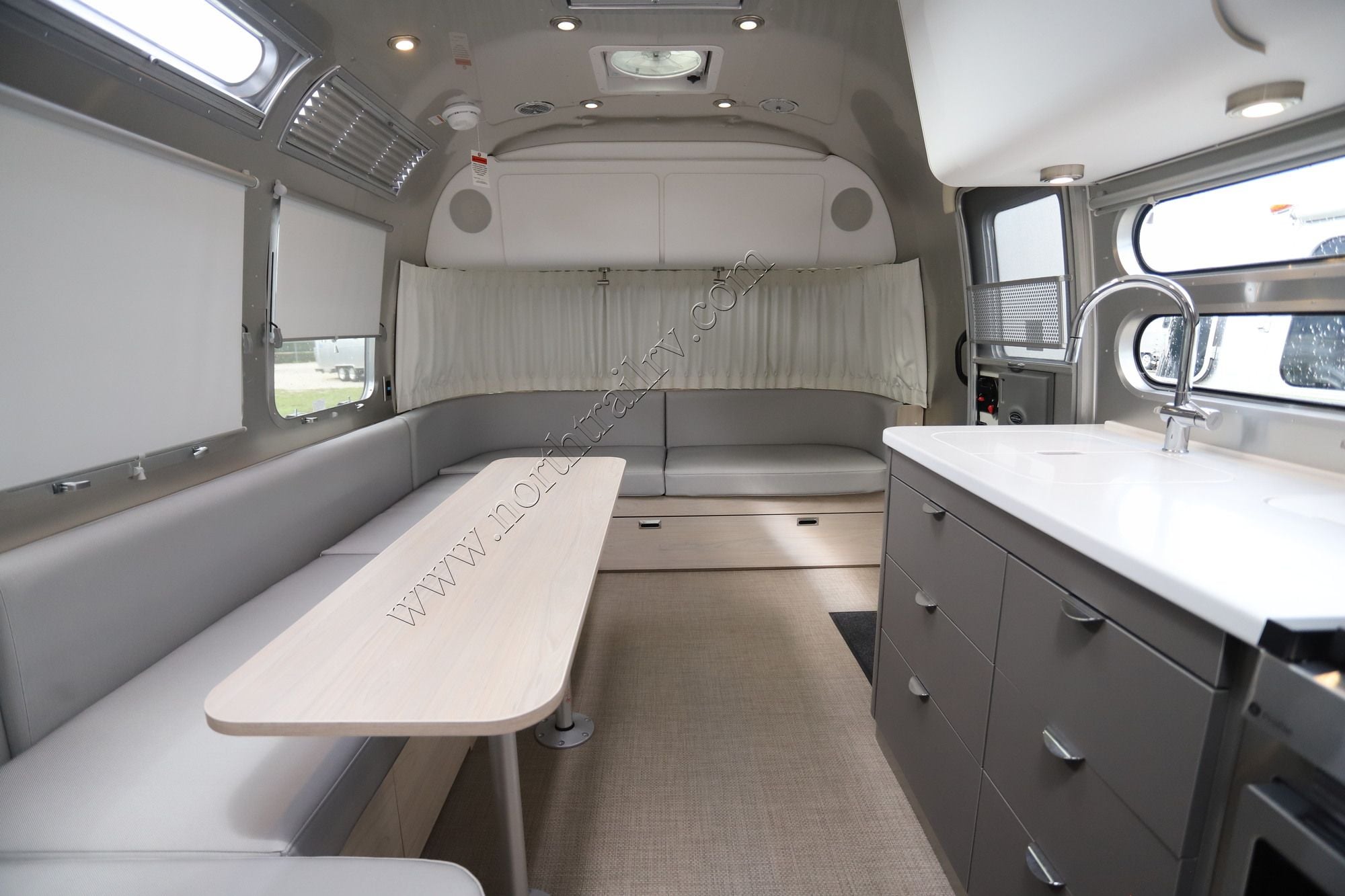 New 2026 Airstream Globetrotter 30RB Travel Trailer  For Sale