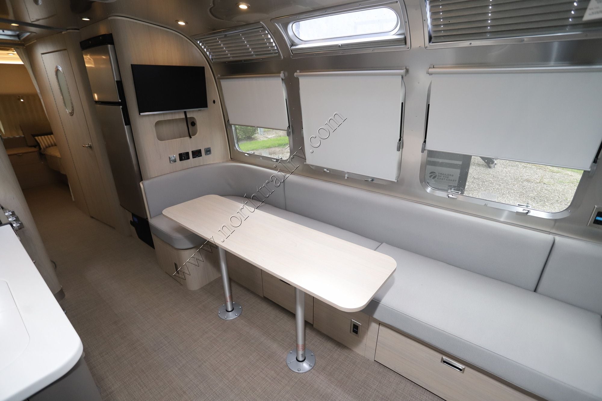 New 2026 Airstream Globetrotter 30RB Travel Trailer  For Sale