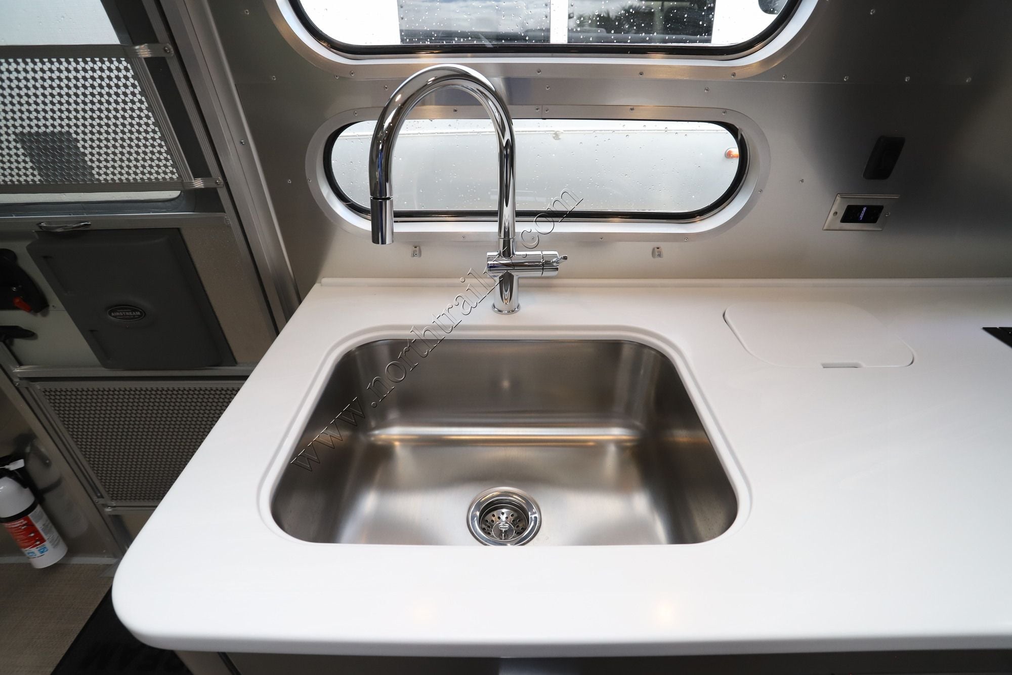 New 2026 Airstream Globetrotter 30RB Travel Trailer  For Sale