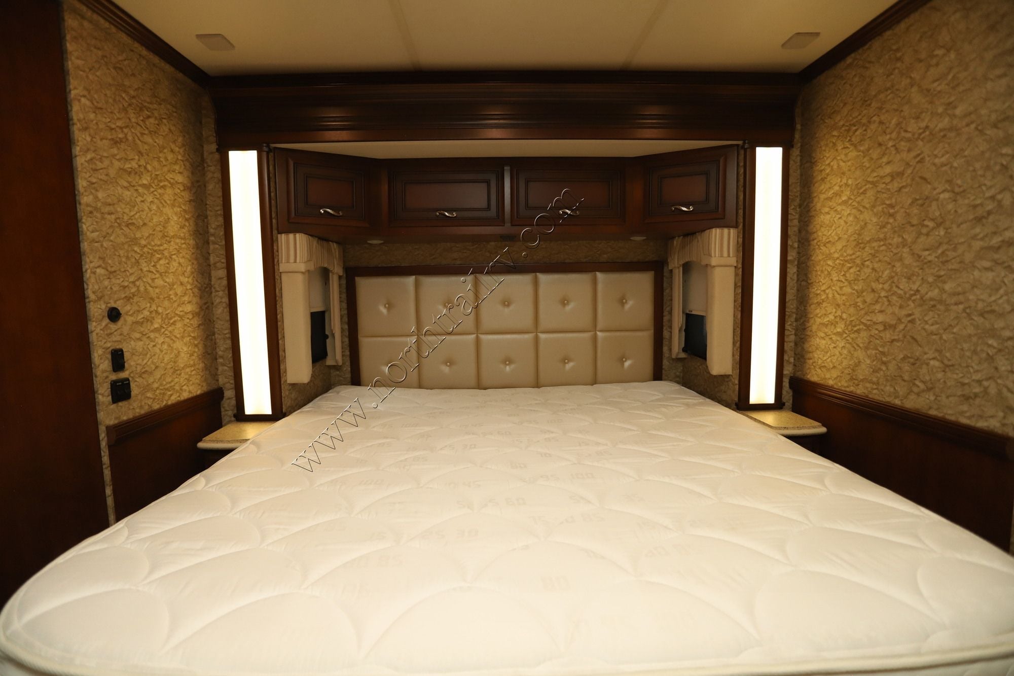 Used 2014 Newmar Ventana 4039 Class A  For Sale