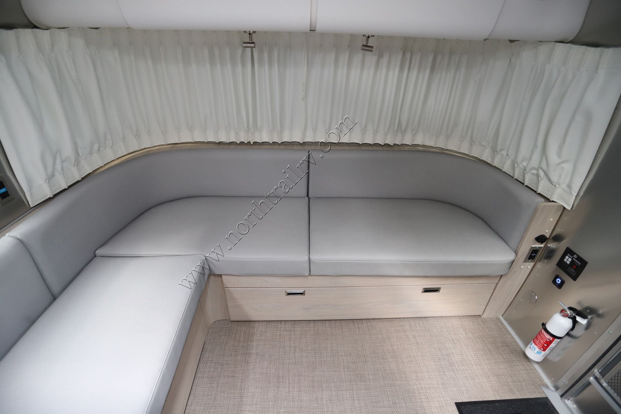 New 2026 Airstream Globetrotter 30RB Travel Trailer  For Sale