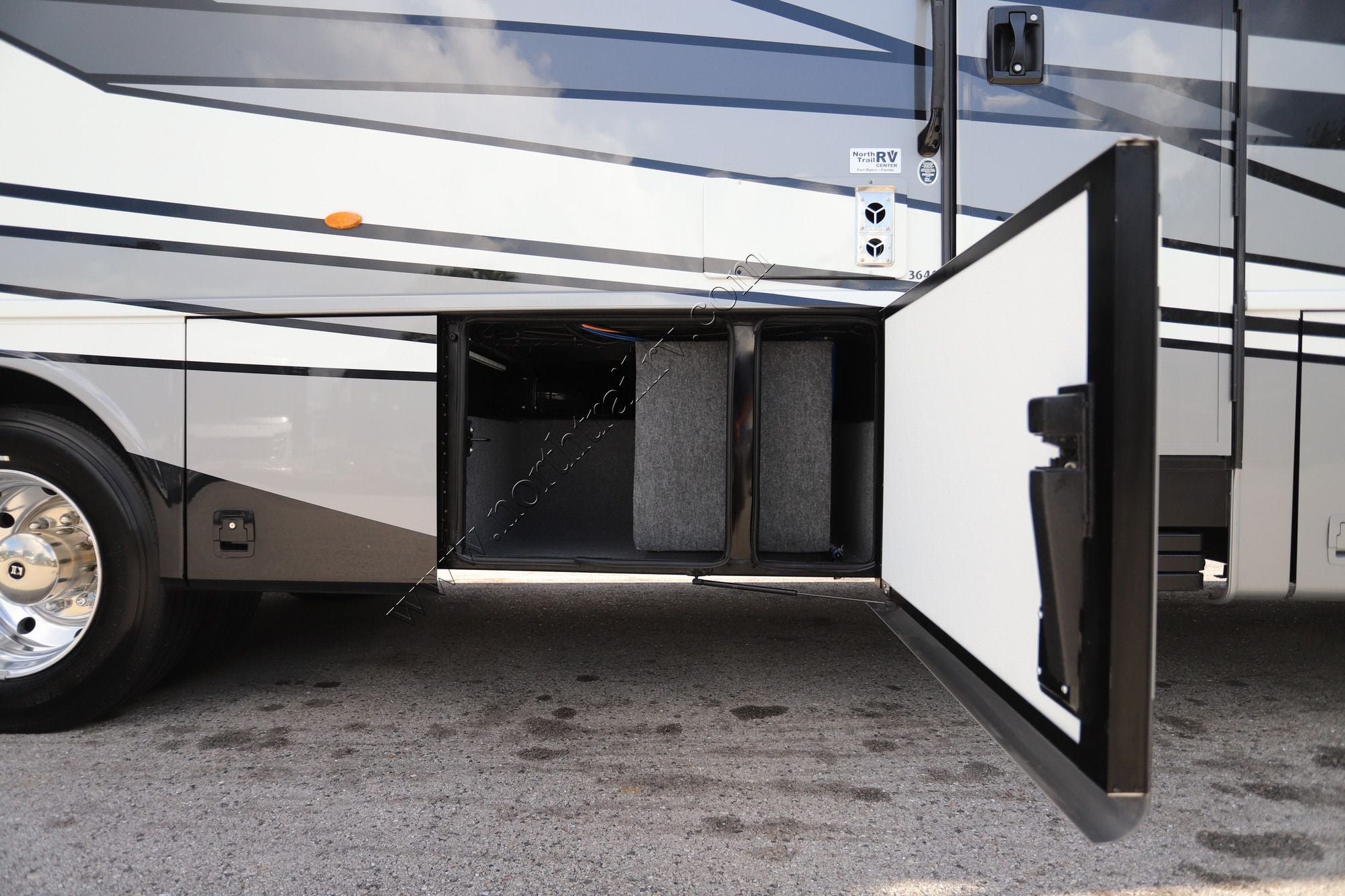 New 2027 Newmar Bay Star 3640 Class A  For Sale