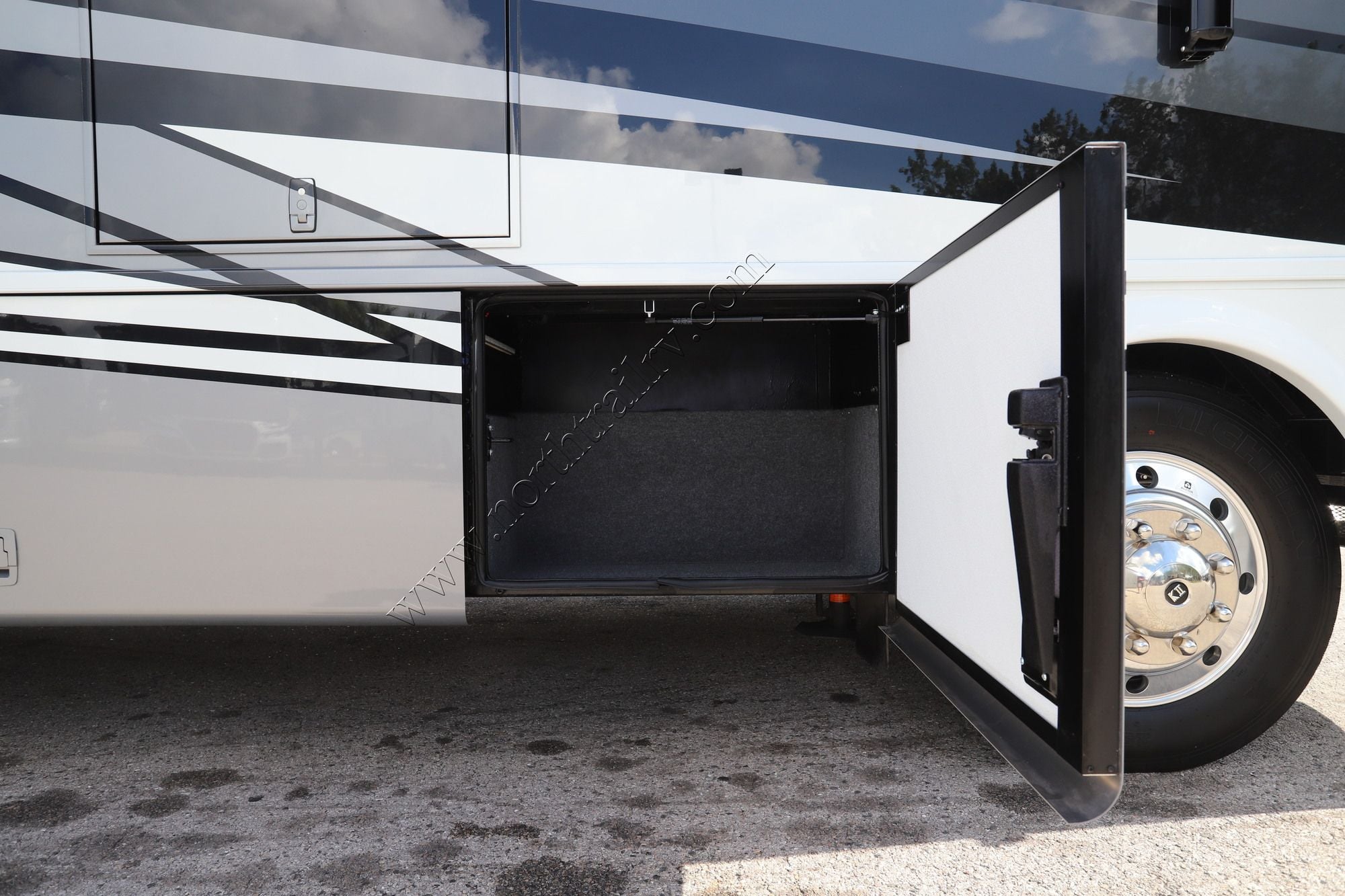 New 2027 Newmar Bay Star 3640 Class A  For Sale