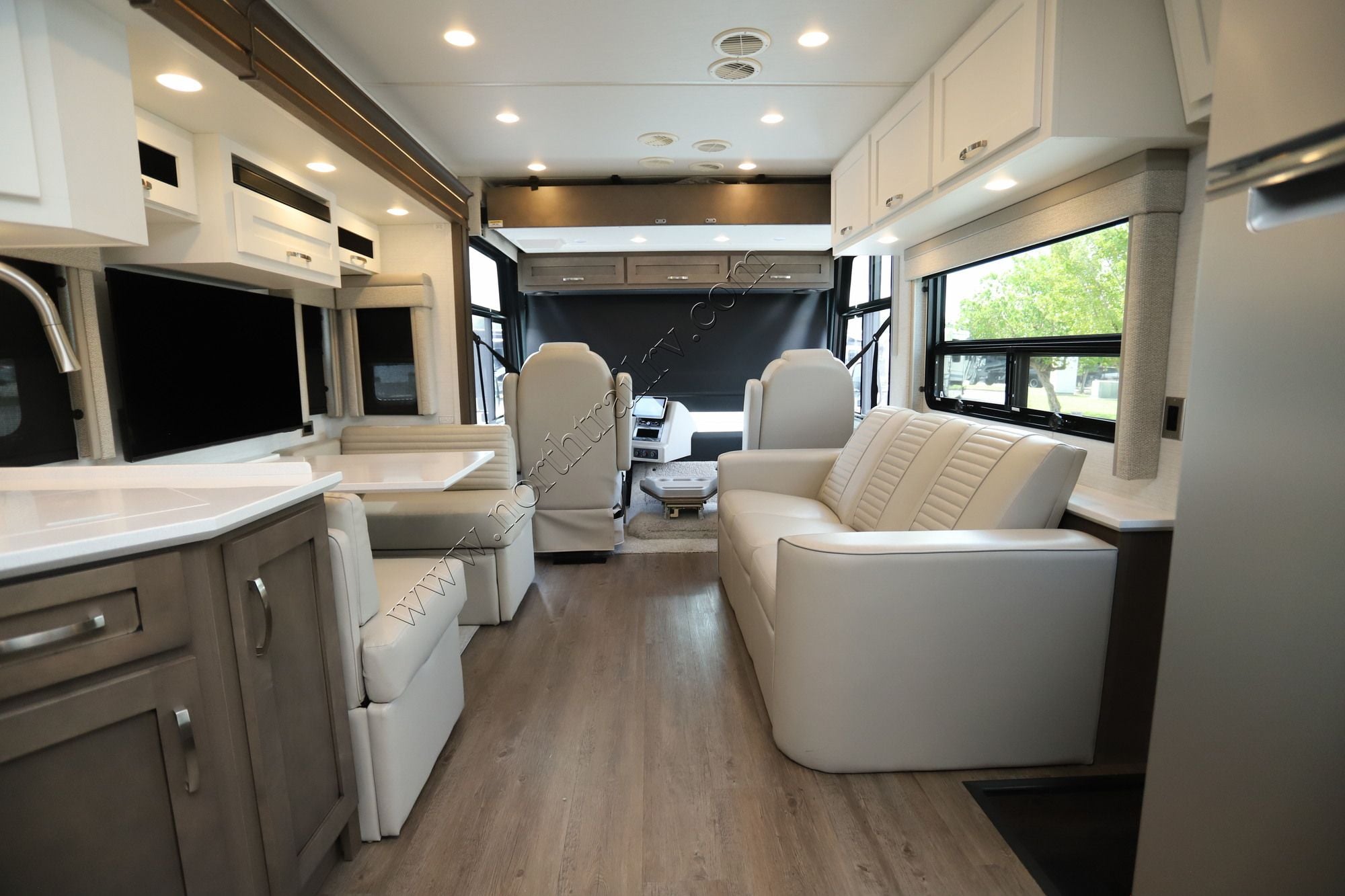 New 2027 Newmar Bay Star 3640 Class A  For Sale