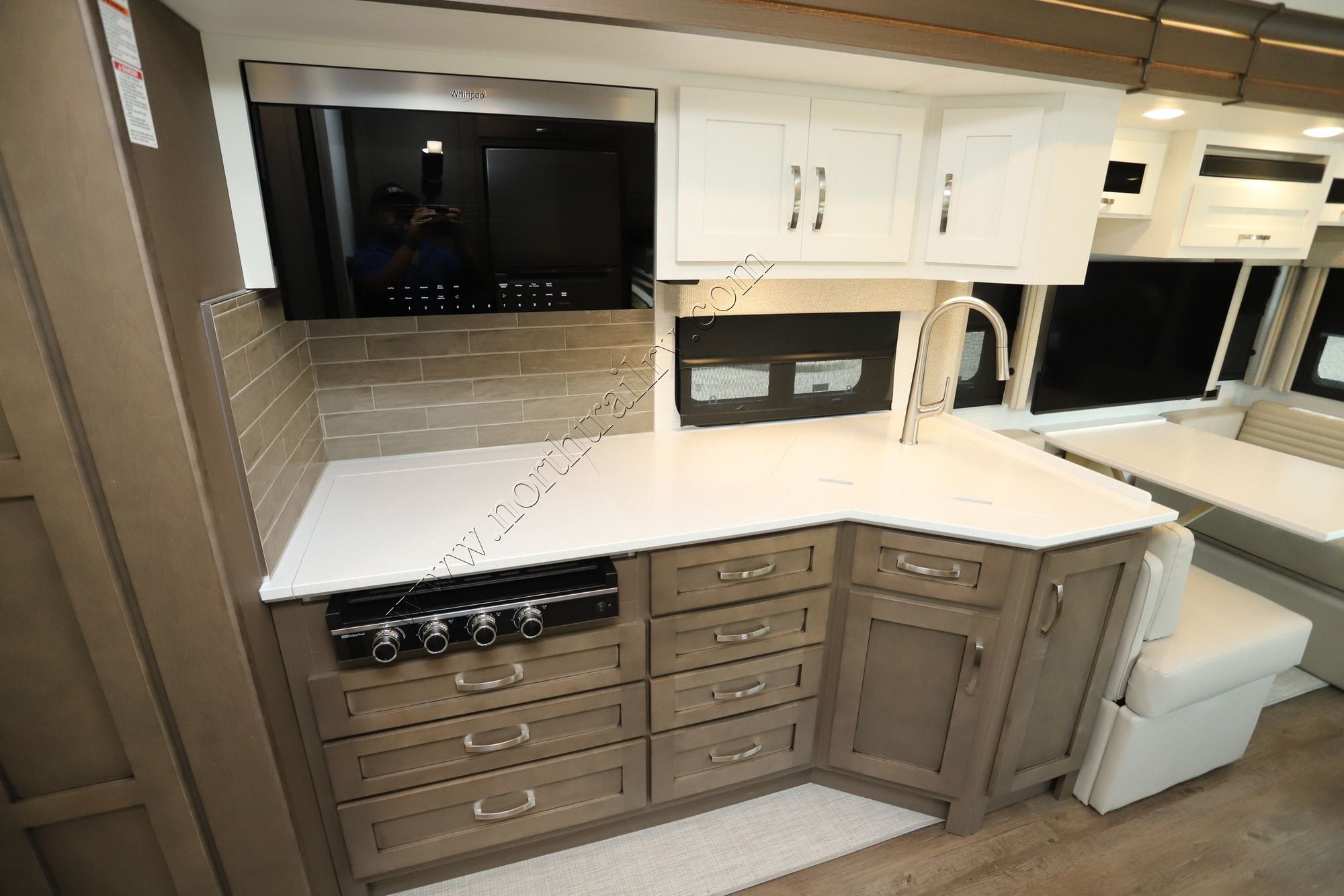 New 2027 Newmar Bay Star 3640 Class A  For Sale