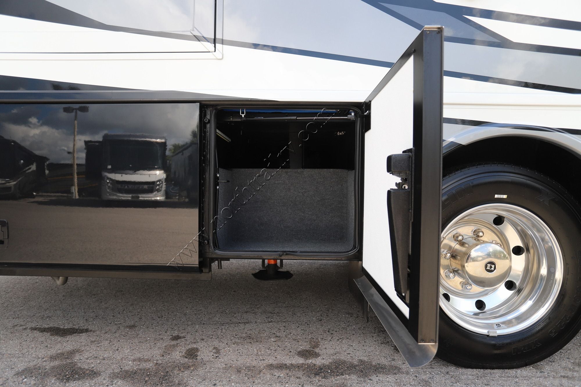 New 2027 Newmar Bay Star 3640 Class A  For Sale