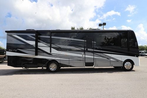 2027 Newmar Bay Star 3640