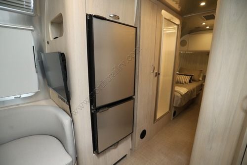 2026 Airstream Globetrotter 25FB