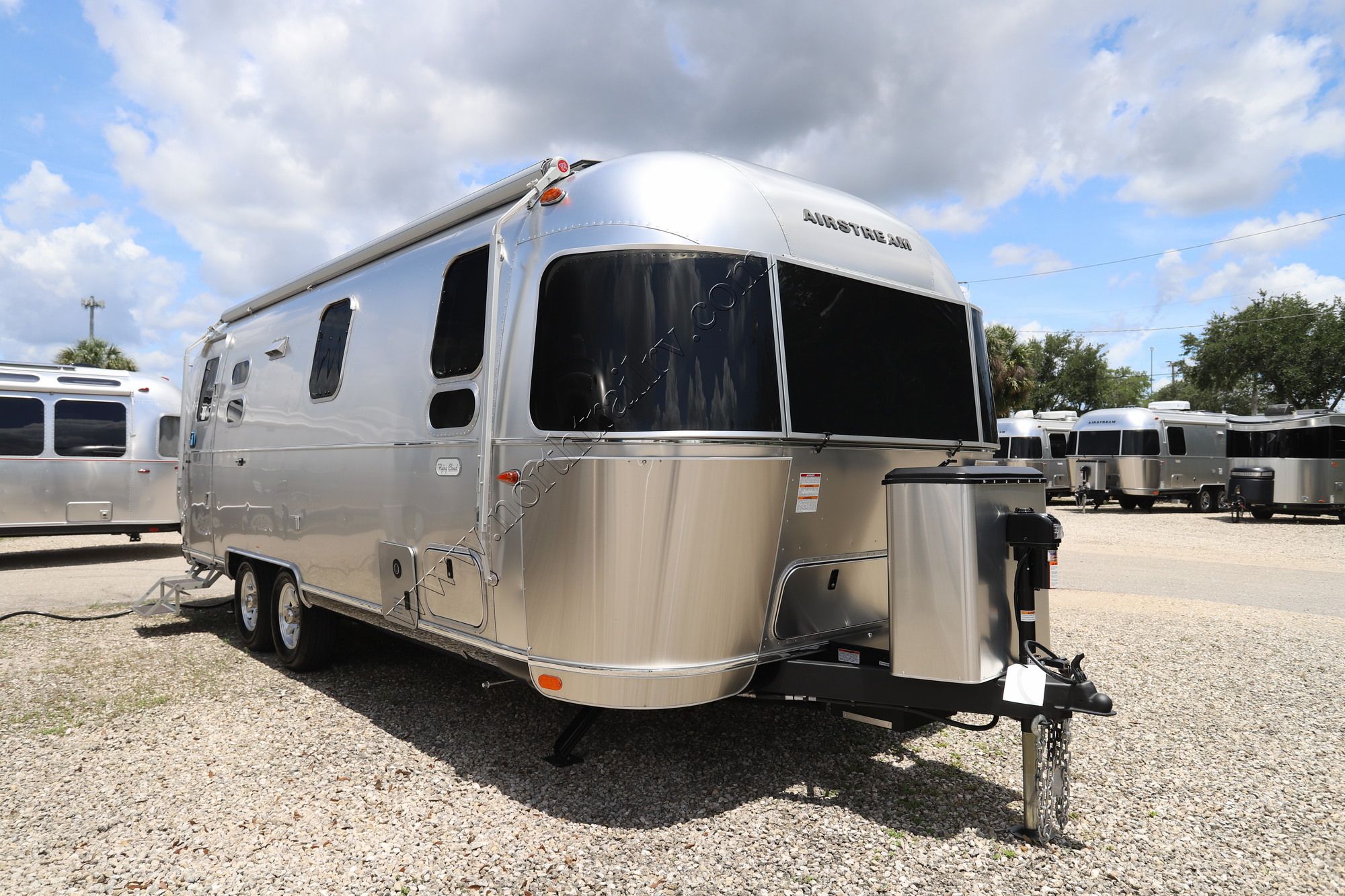 New 2026 Airstream Flying Cloud 25FB Travel Trailer  For Sale