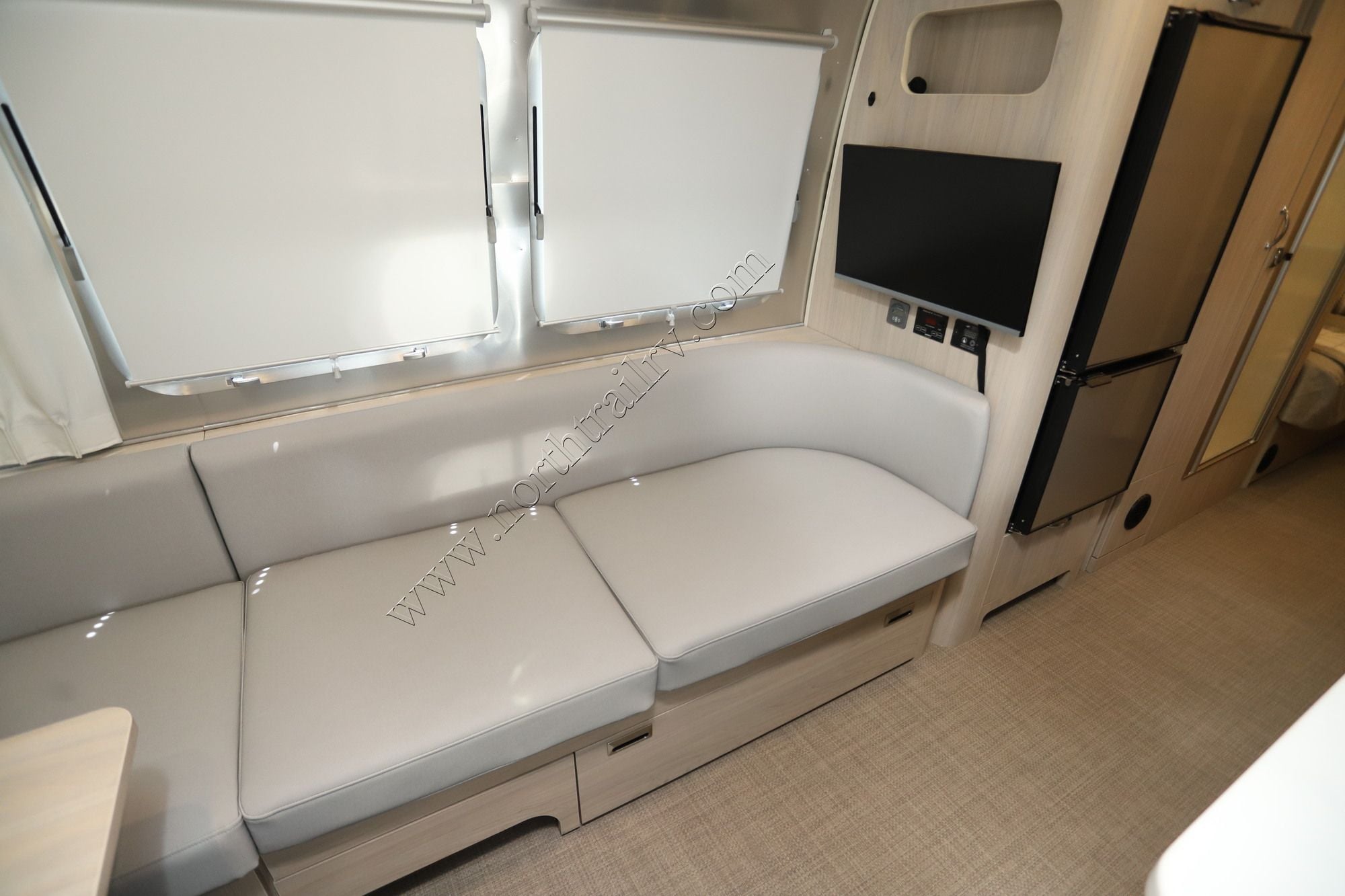 New 2026 Airstream Globetrotter 25FB Travel Trailer  For Sale