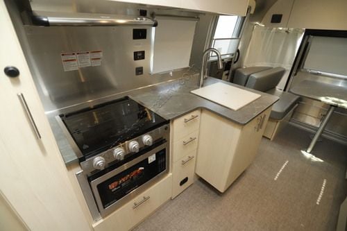 2026 Airstream Flying Cloud 25FB