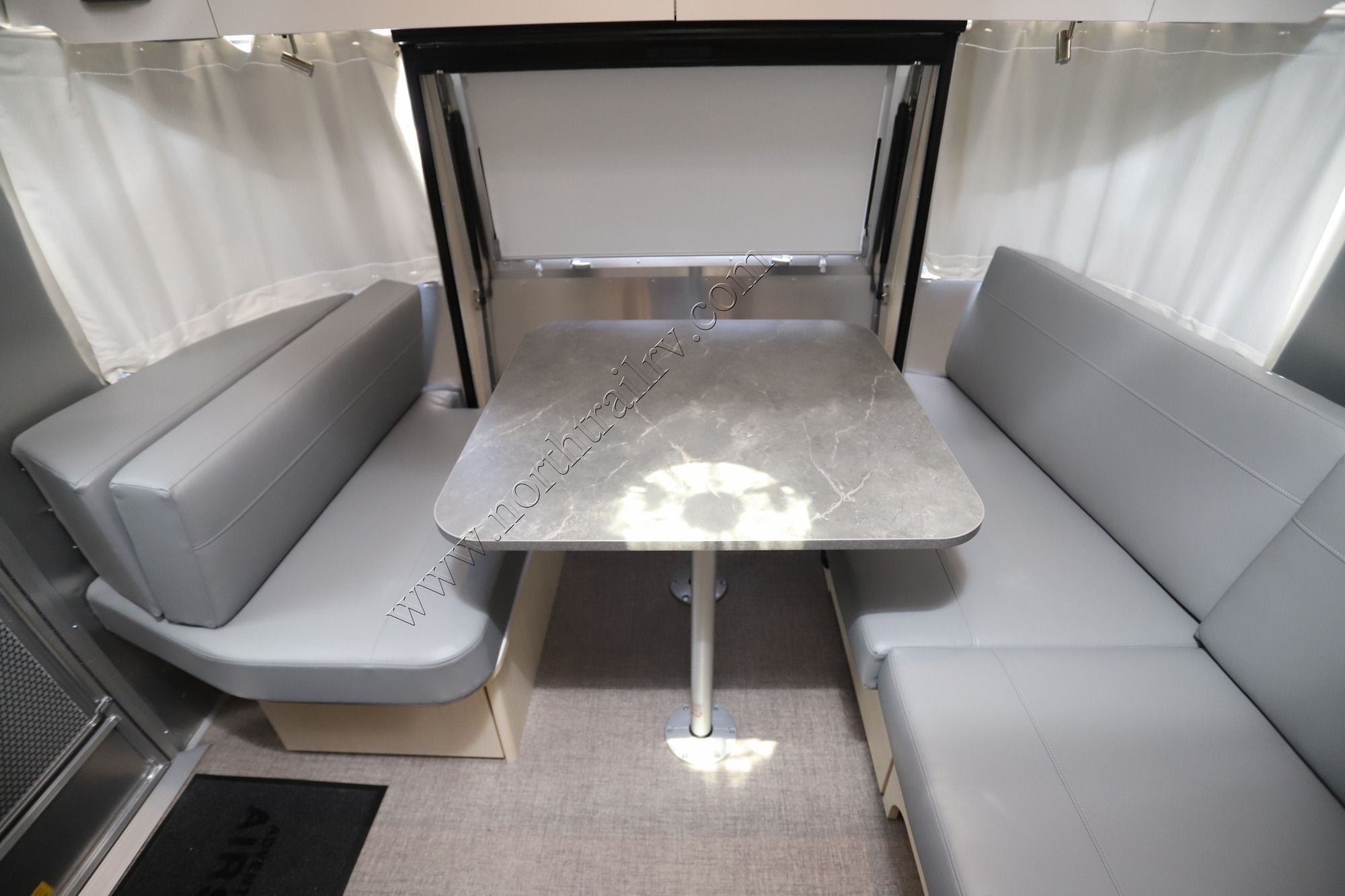 New 2026 Airstream Flying Cloud 25FB Travel Trailer  For Sale