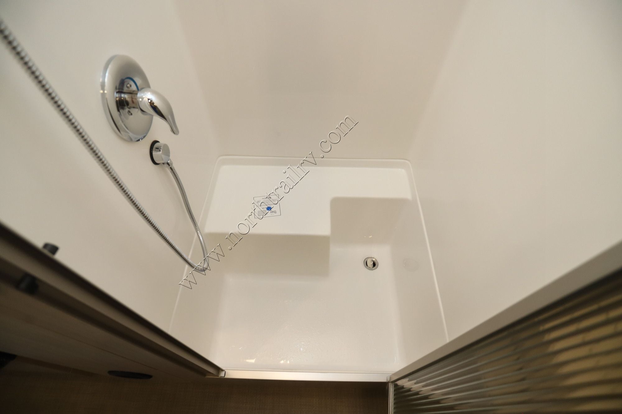 New 2026 Airstream Globetrotter 25FB Travel Trailer  For Sale