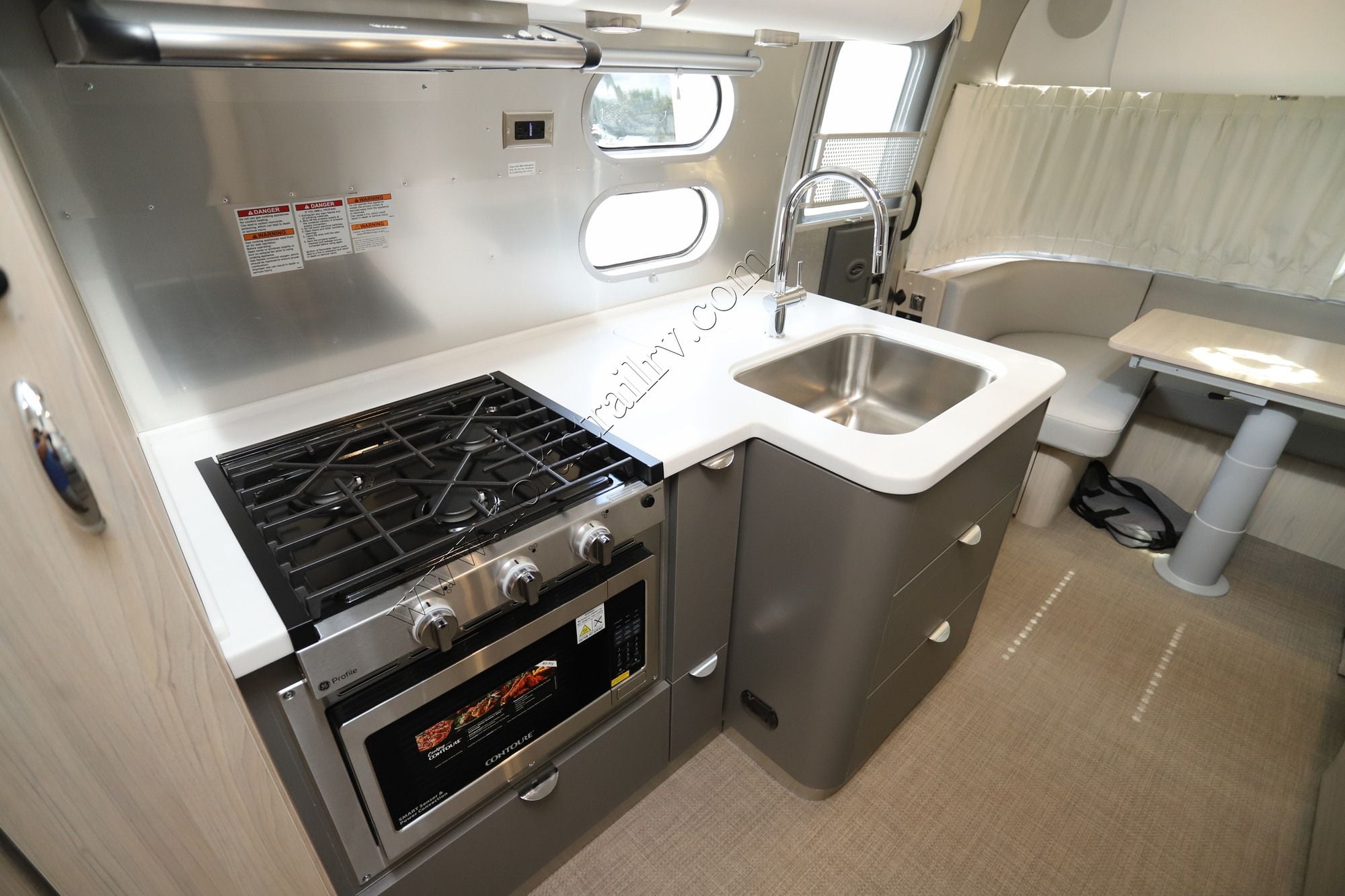 New 2026 Airstream Globetrotter 25FB Travel Trailer  For Sale