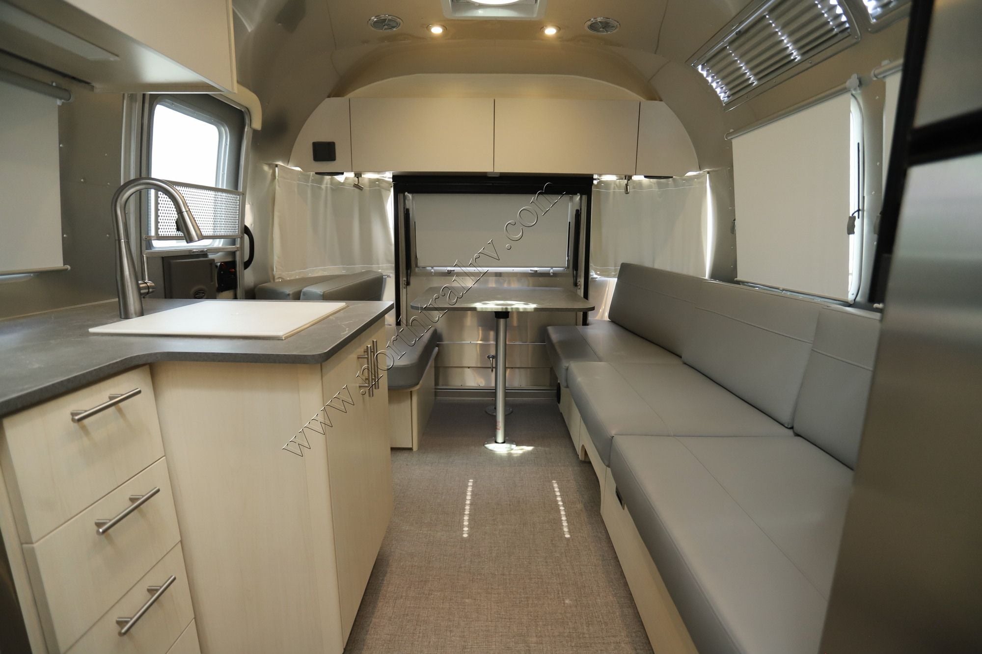 New 2026 Airstream Flying Cloud 25FB Travel Trailer  For Sale