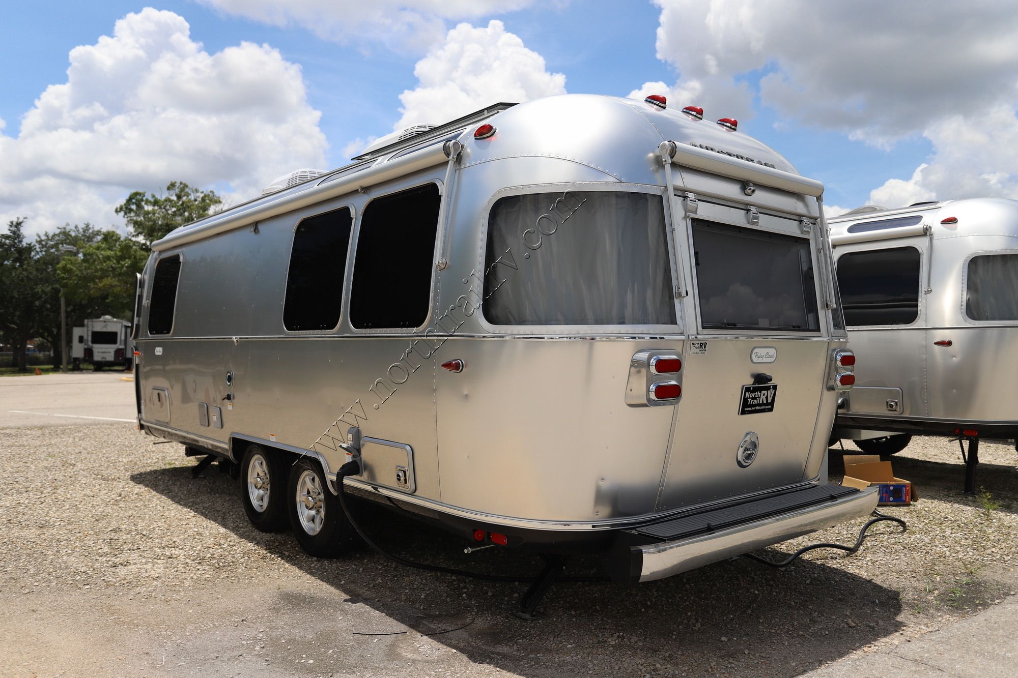 New 2026 Airstream Flying Cloud 25FB Travel Trailer  For Sale