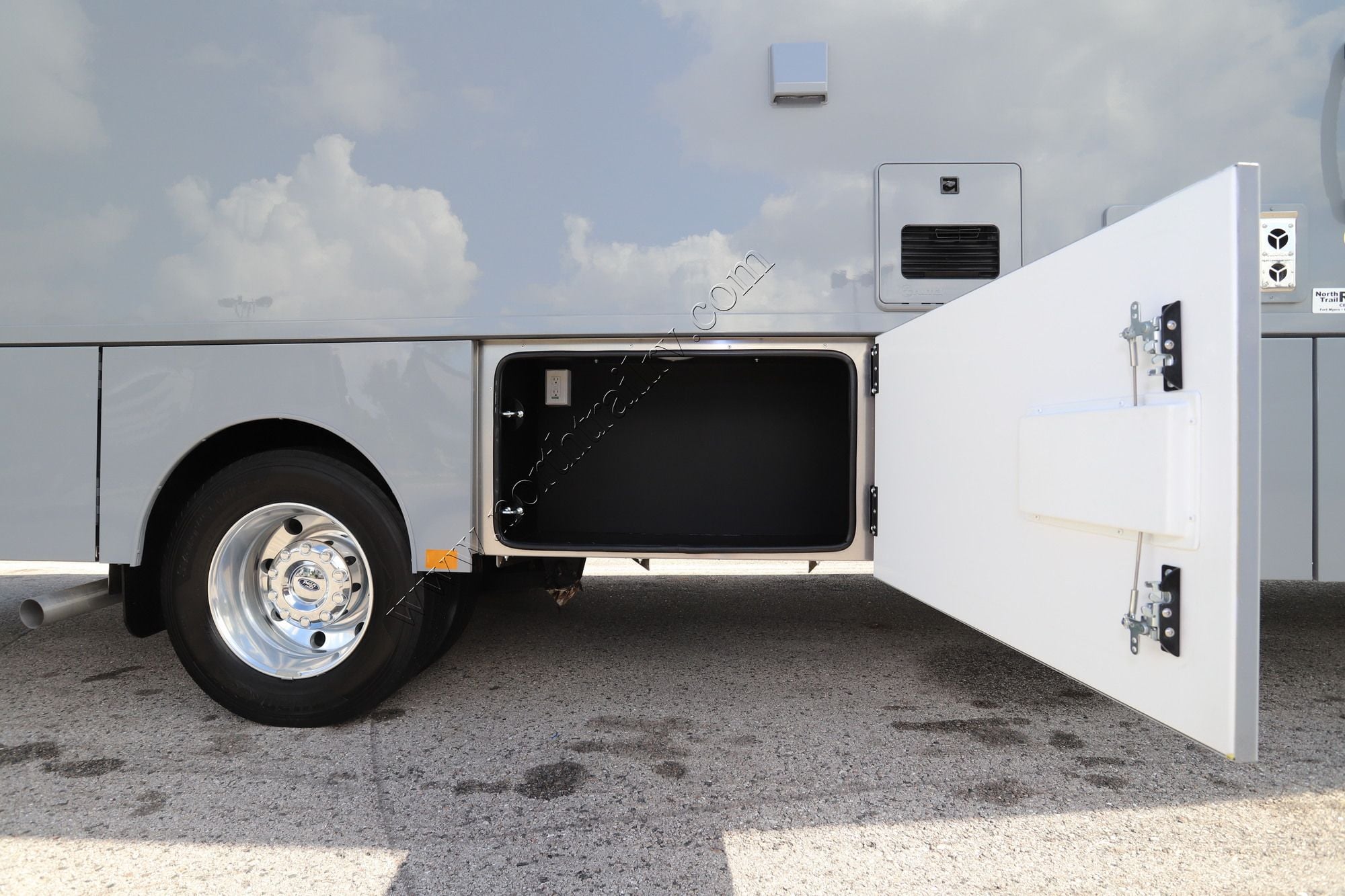 New 2027 Renegade Rv Veracruz 33VRS Super C  For Sale