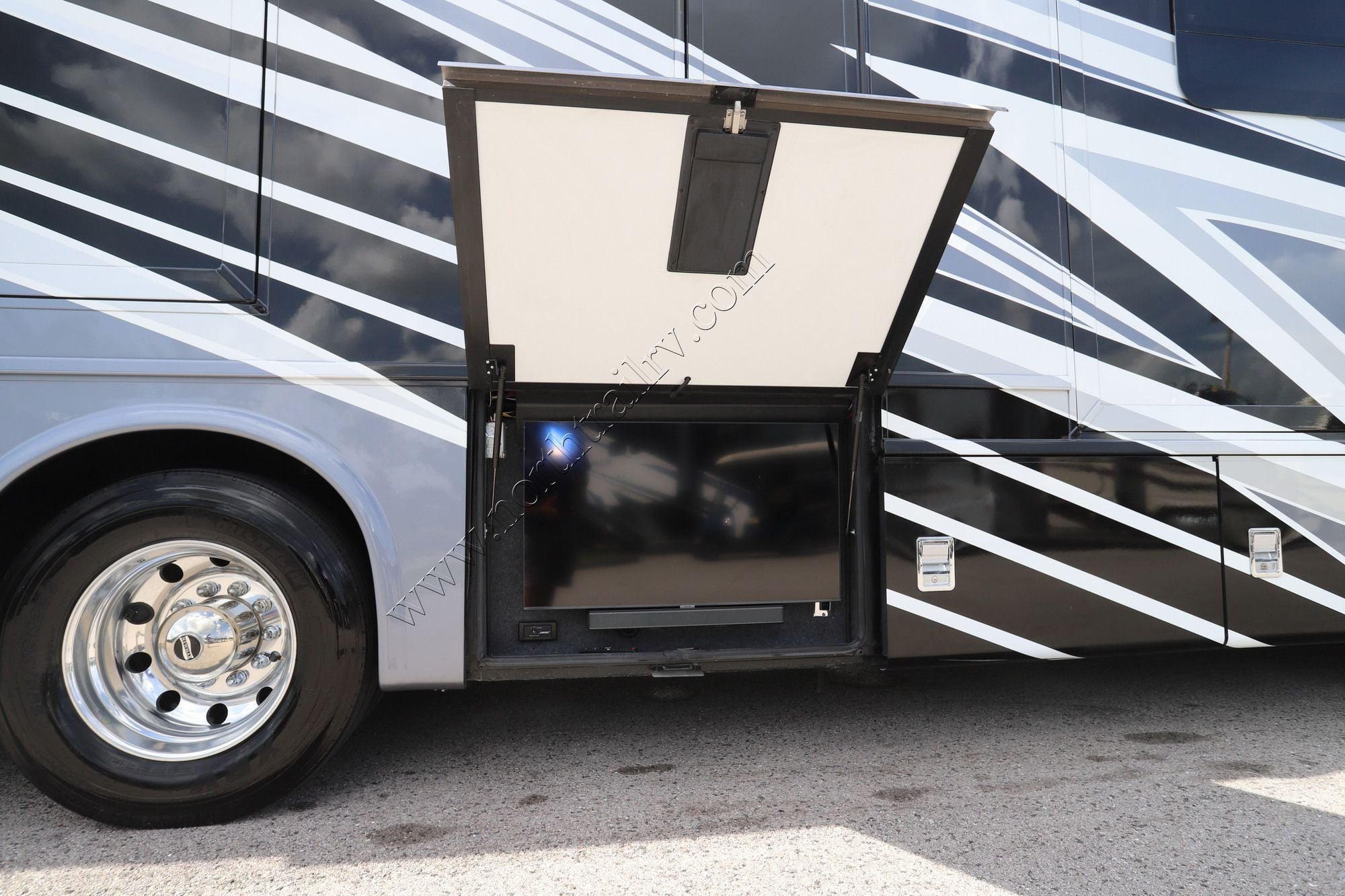 Used 2023 Newmar Ventana 3407 Class A  For Sale