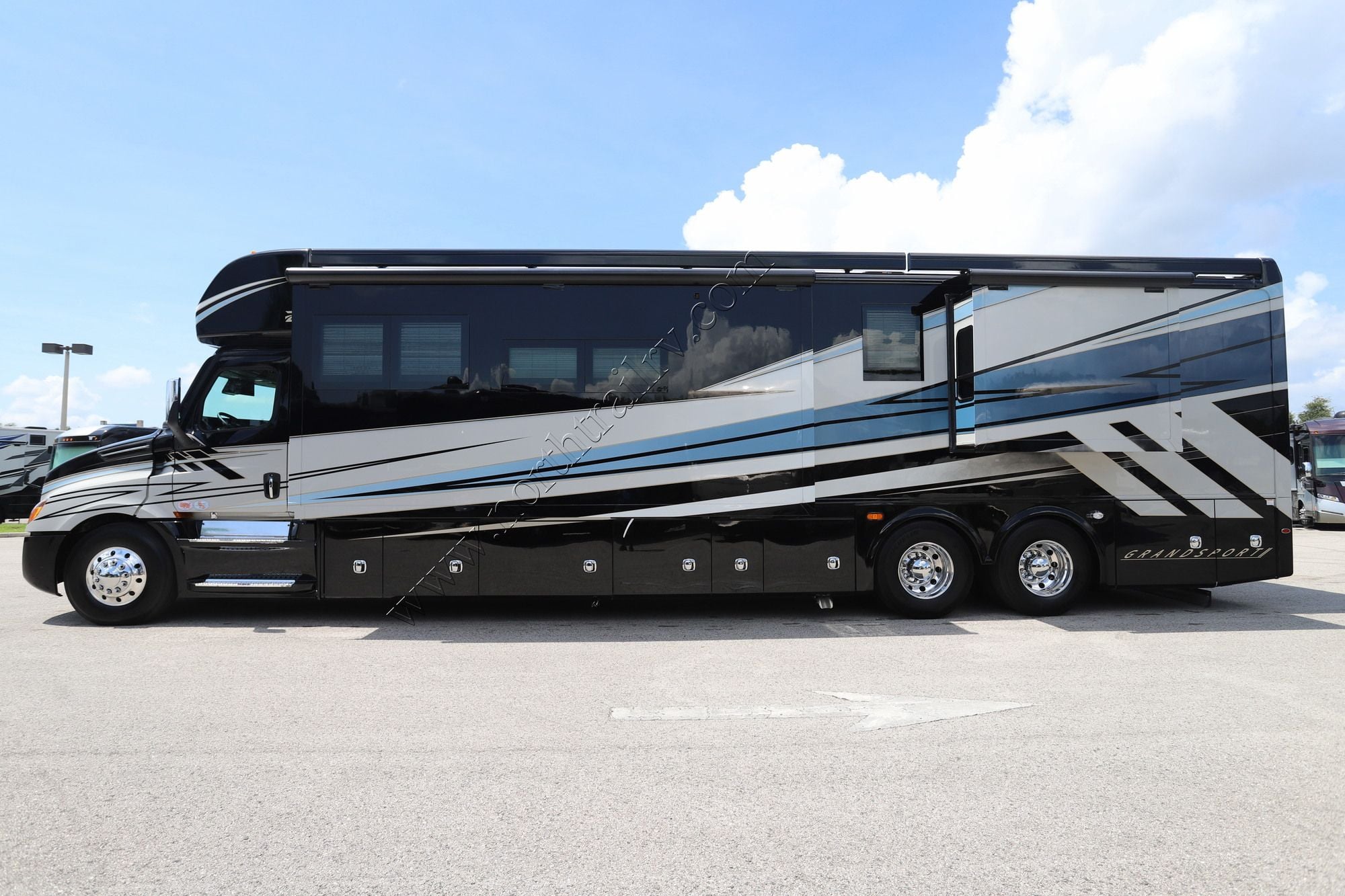 New 2026 Dynamax Grand Sport 45CB Super C  For Sale