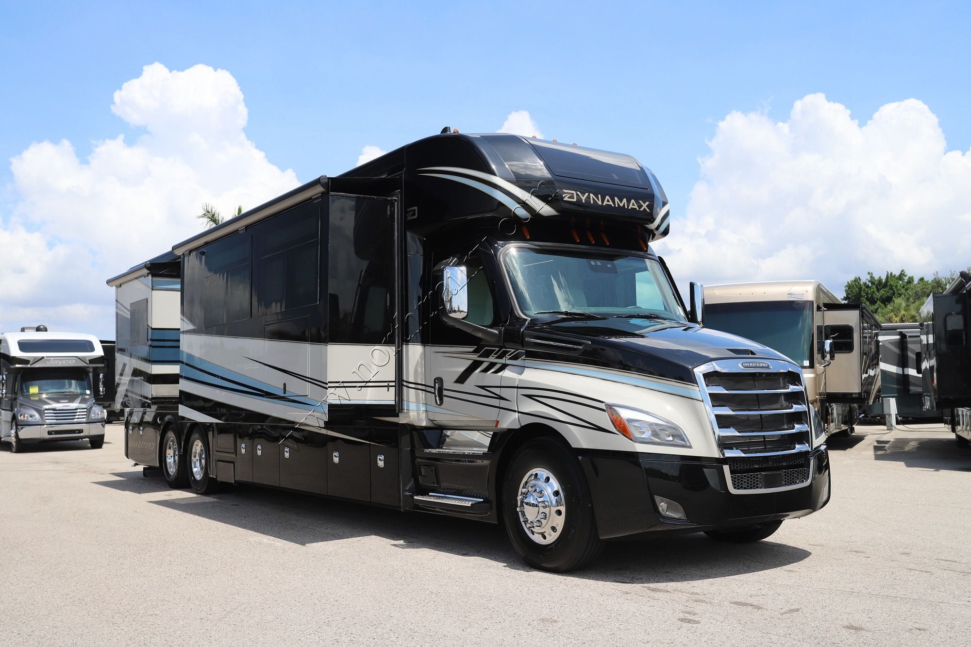 New 2026 Dynamax Grand Sport 45CB Super C  For Sale