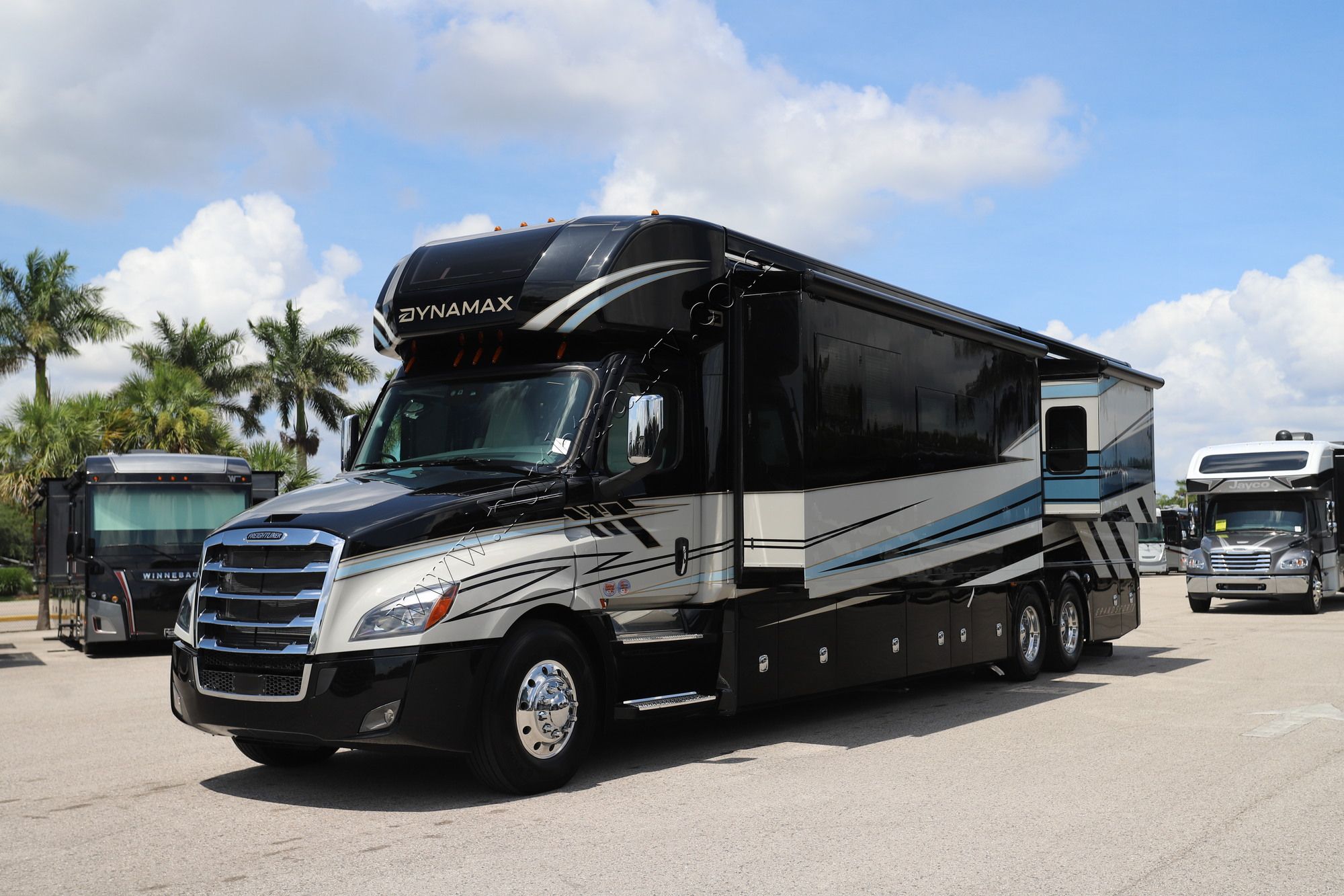 New 2026 Dynamax Grand Sport 45CB Super C  For Sale
