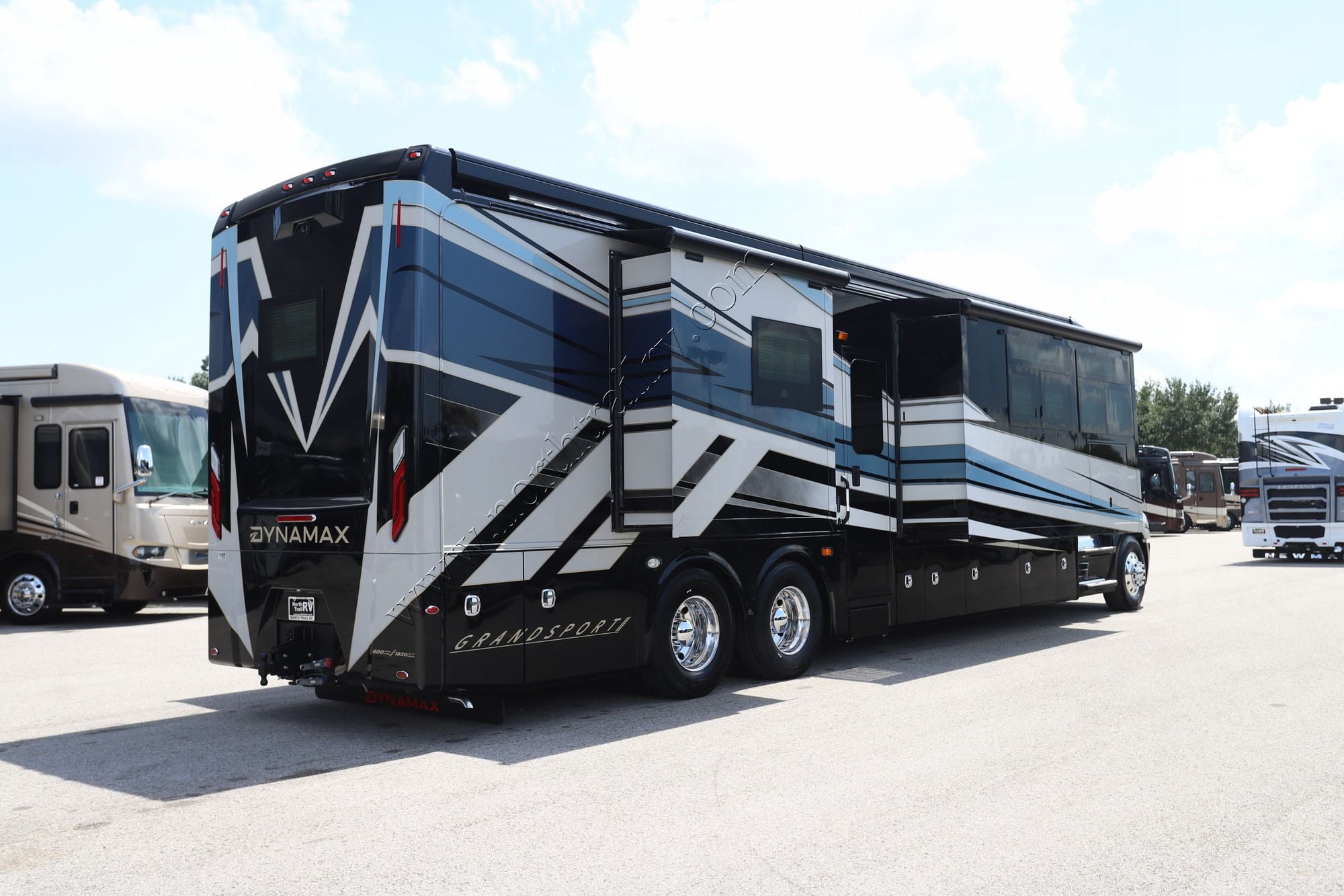 New 2026 Dynamax Grand Sport 45CB Super C  For Sale
