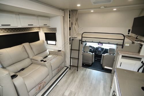 2023 Dynamax Isata 5 30FWD4X4