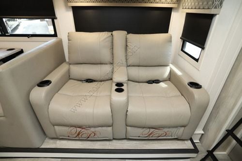 2023 Dynamax Isata 5 30FWD4X4
