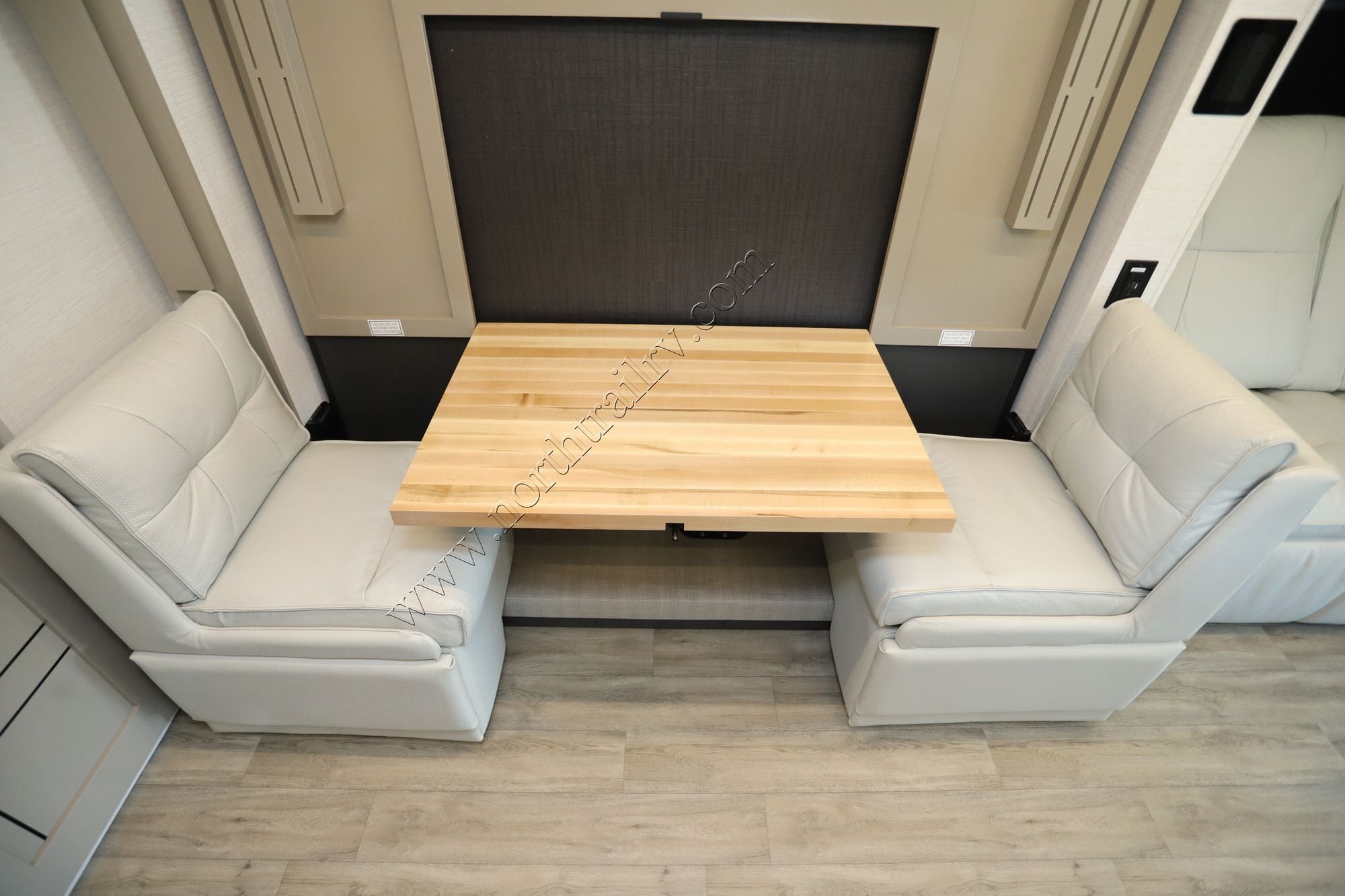 New 2027 Newmar Freedom Aire 2515 Class C  For Sale