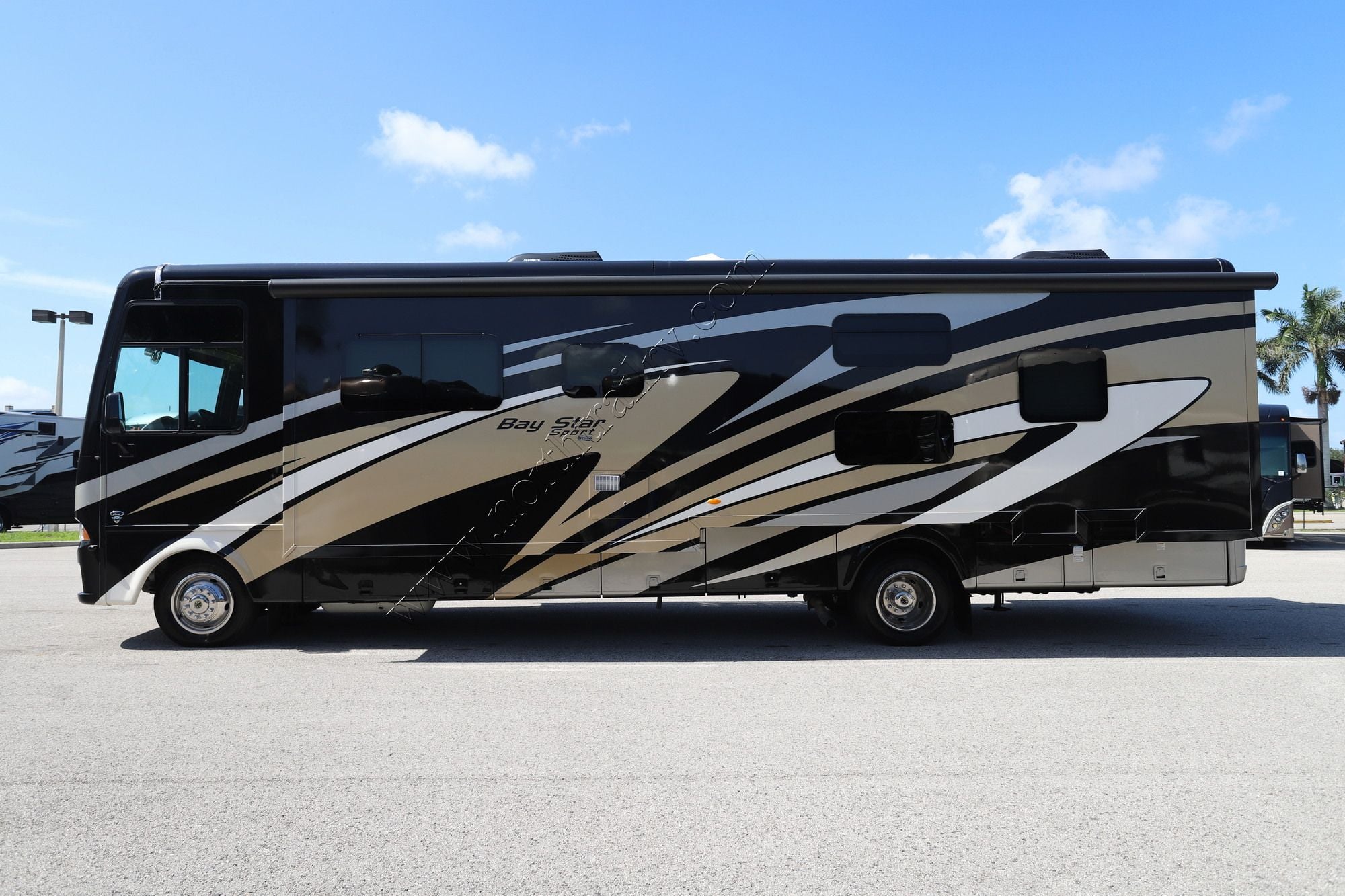 Used 2021 Newmar Bay Star Sport 3315 Class A  For Sale