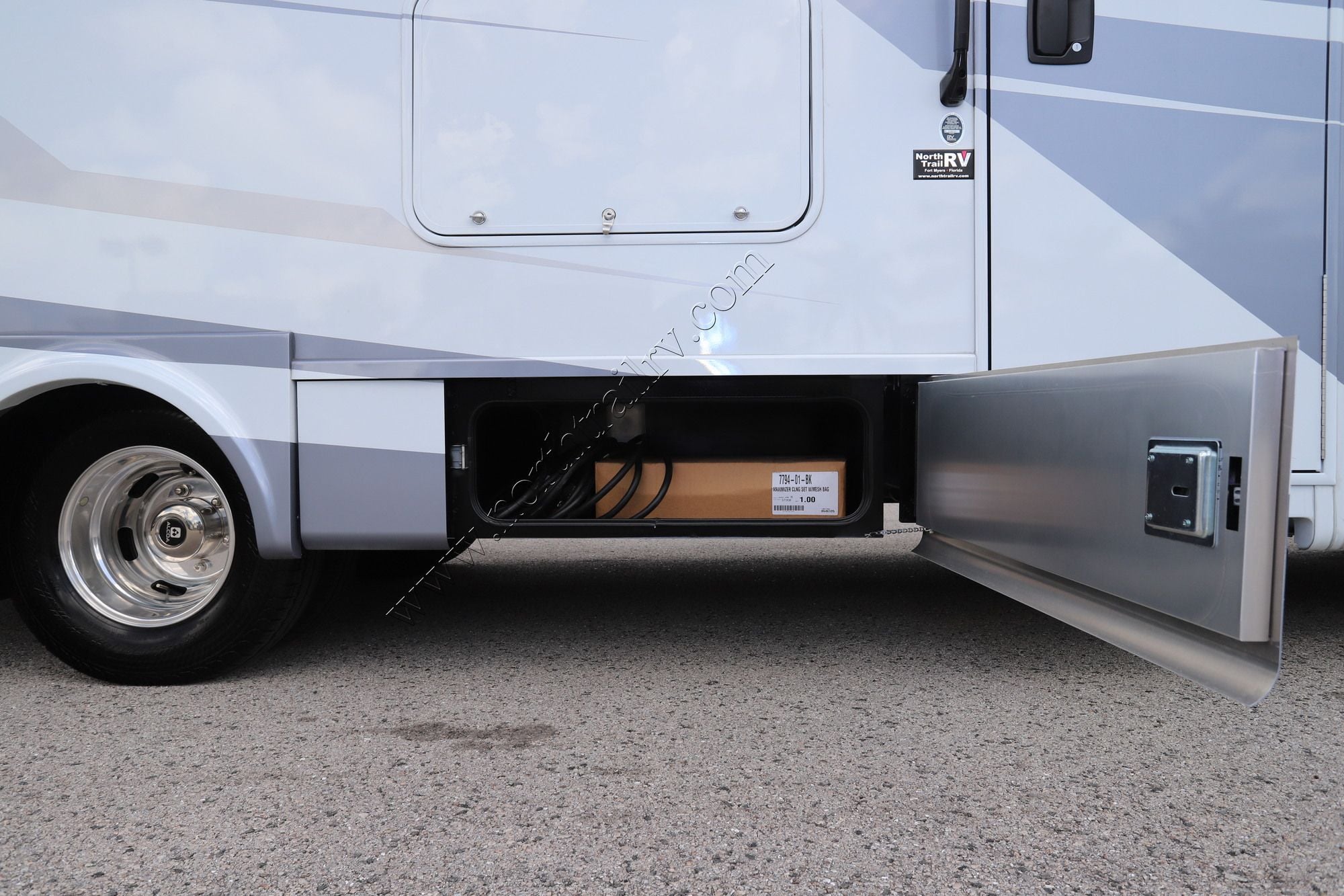 Used 2026 Tiffin Motor Homes Wayfarer 25XPW Class C  For Sale