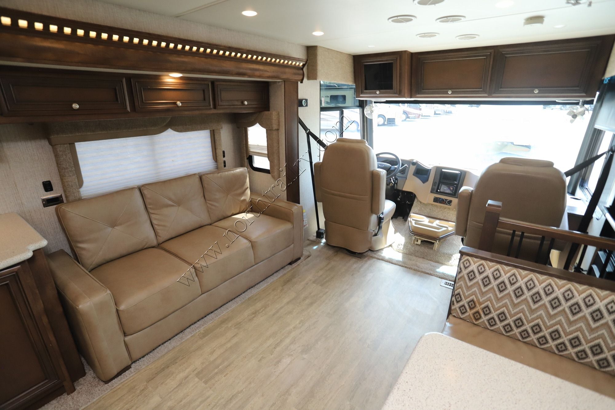 Used 2021 Newmar Bay Star Sport 3315 Class A  For Sale