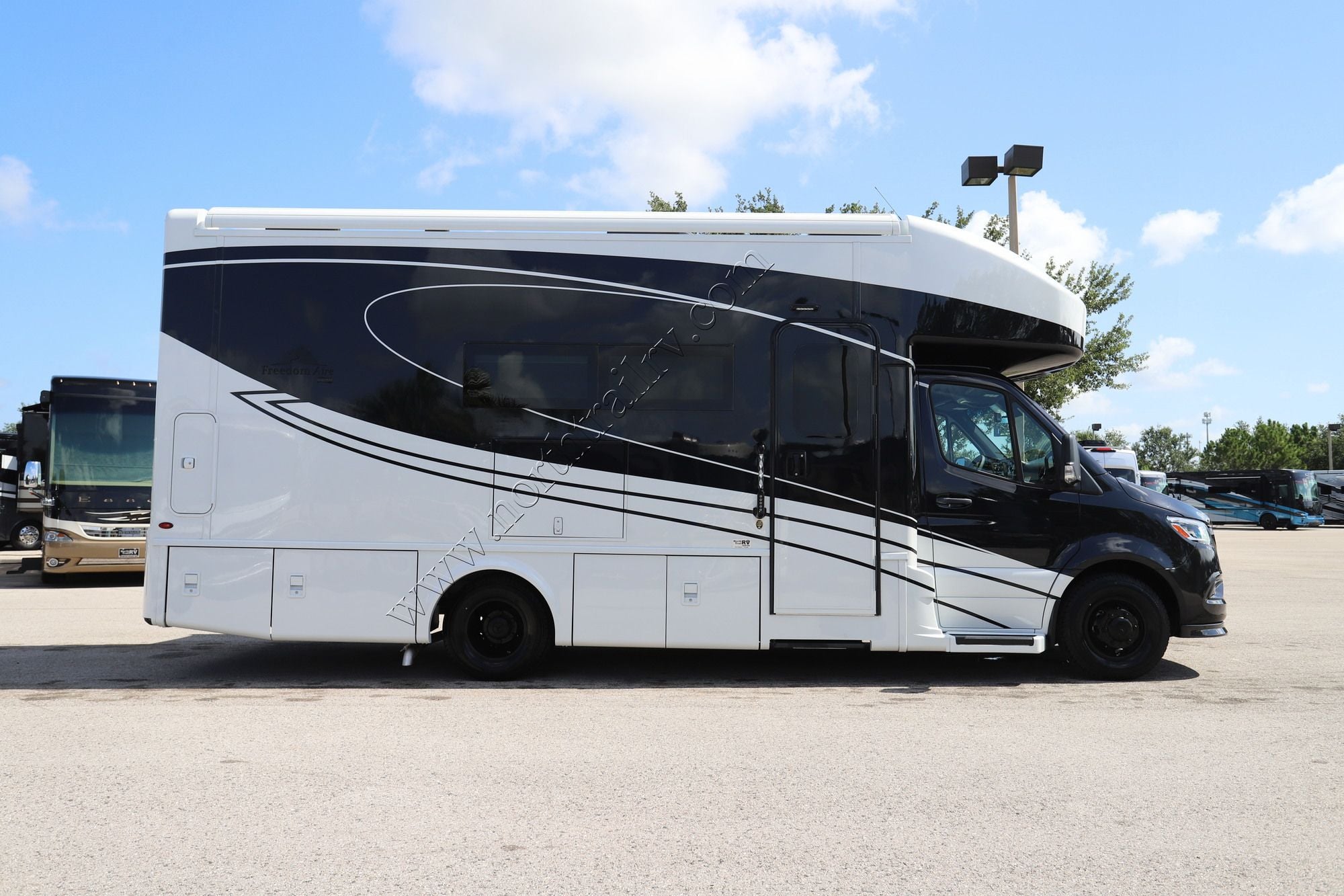 New 2027 Newmar Freedom Aire 2515 Class C  For Sale