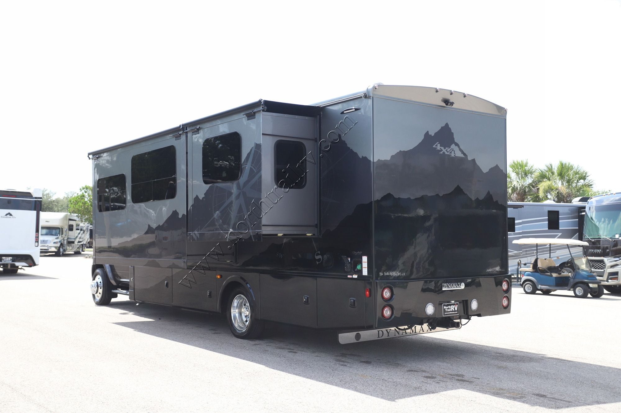 Used 2023 Dynamax Isata 5 30FWD4X4 Super C  For Sale