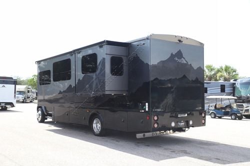 2023 Dynamax Isata 5 30FWD4X4