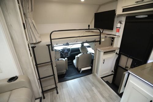 2023 Dynamax Isata 5 30FWD4X4