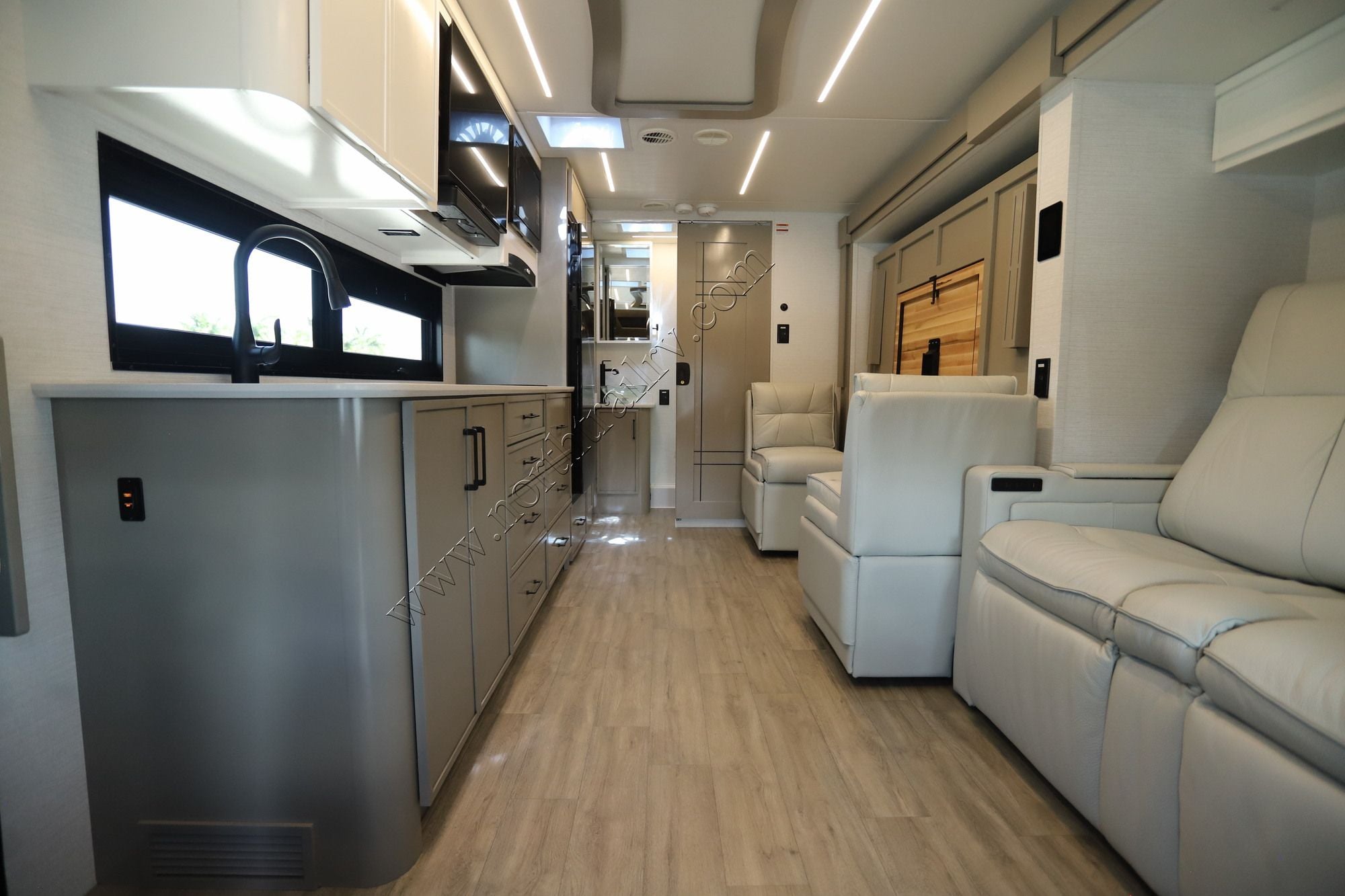 New 2027 Newmar Freedom Aire 2515 Class C  For Sale
