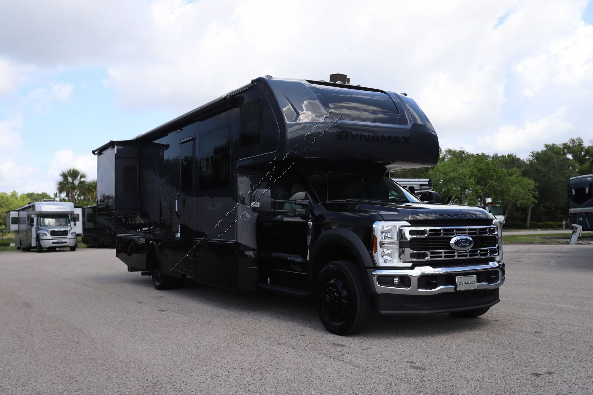 New 2027 Dynamax Isata 6 31KS Super C  For Sale