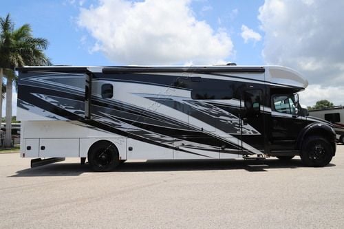 2027 Renegade Rv Verona 36VSB