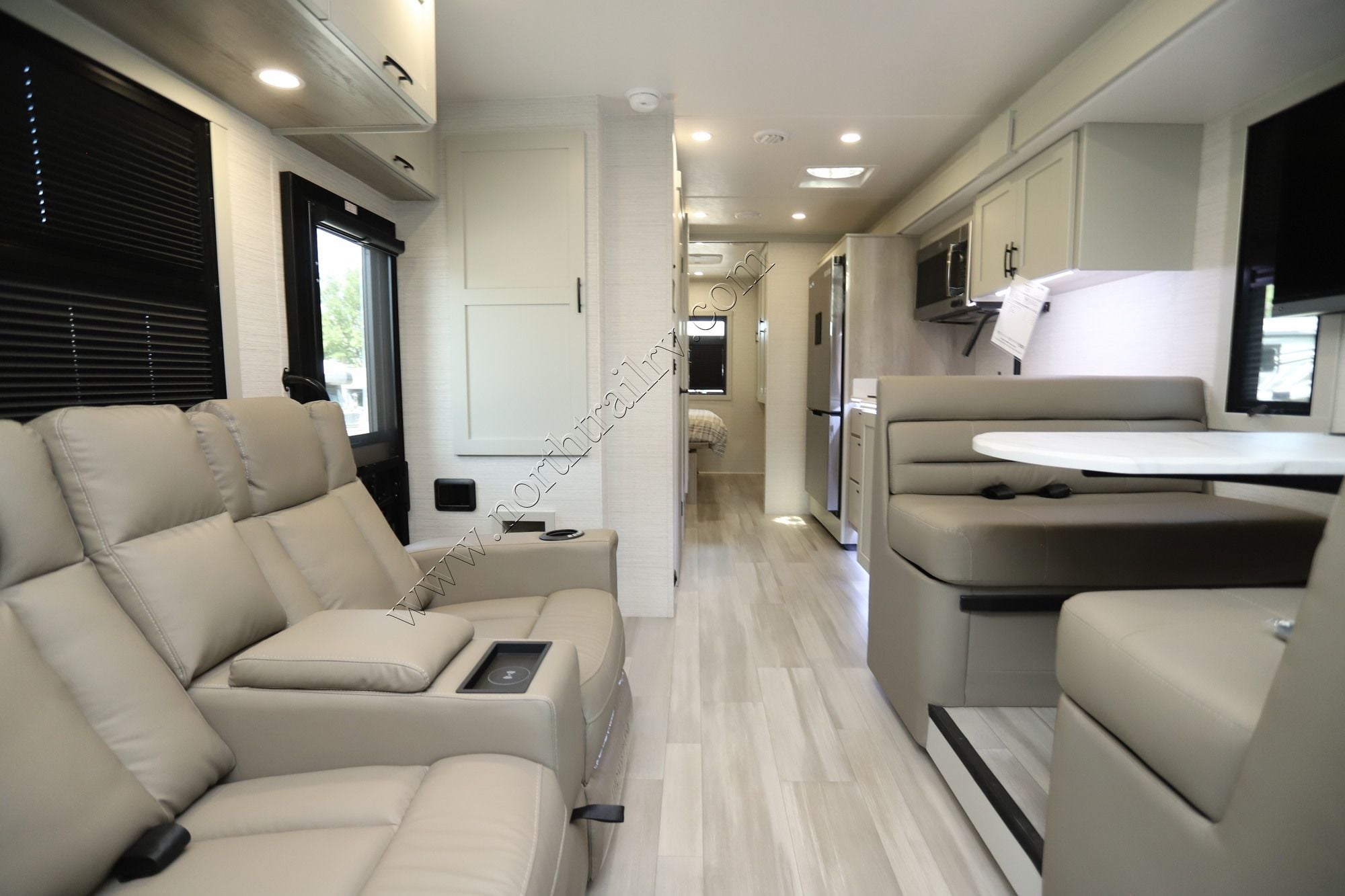 New 2027 Dynamax Isata 6 31KS Super C  For Sale