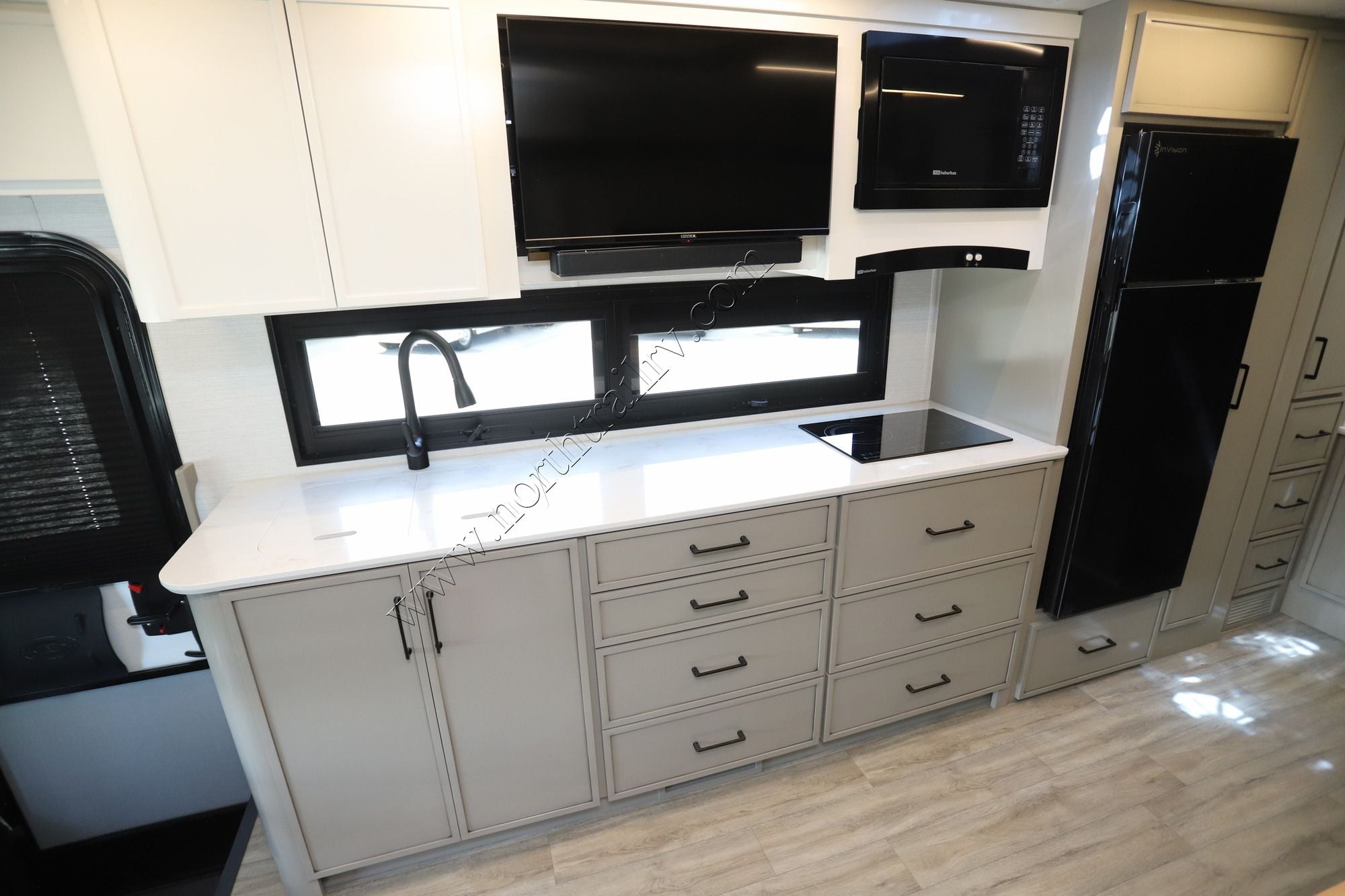 New 2027 Newmar Freedom Aire 2515 Class C  For Sale