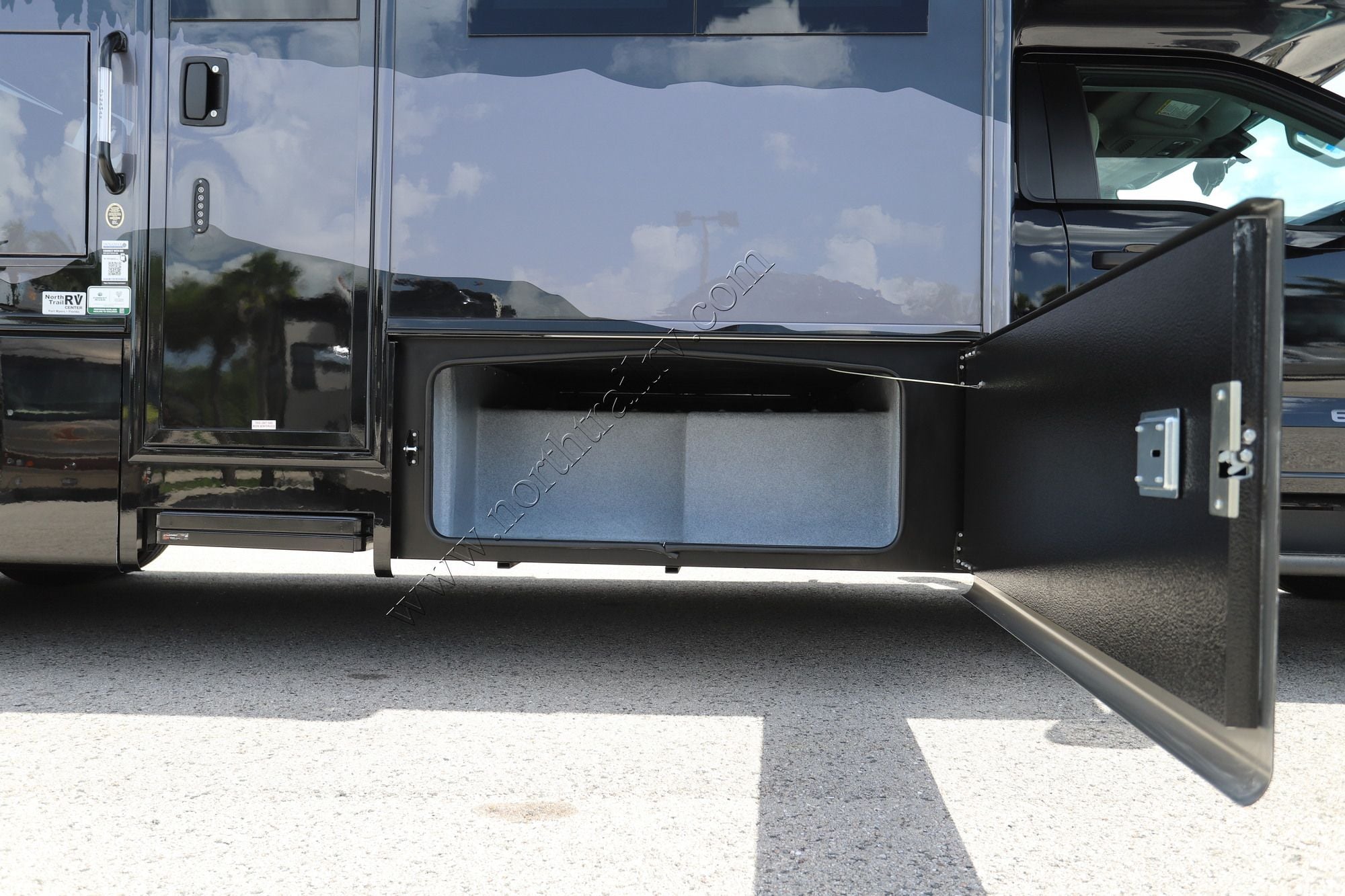 New 2027 Dynamax Isata 6 31KS Super C  For Sale
