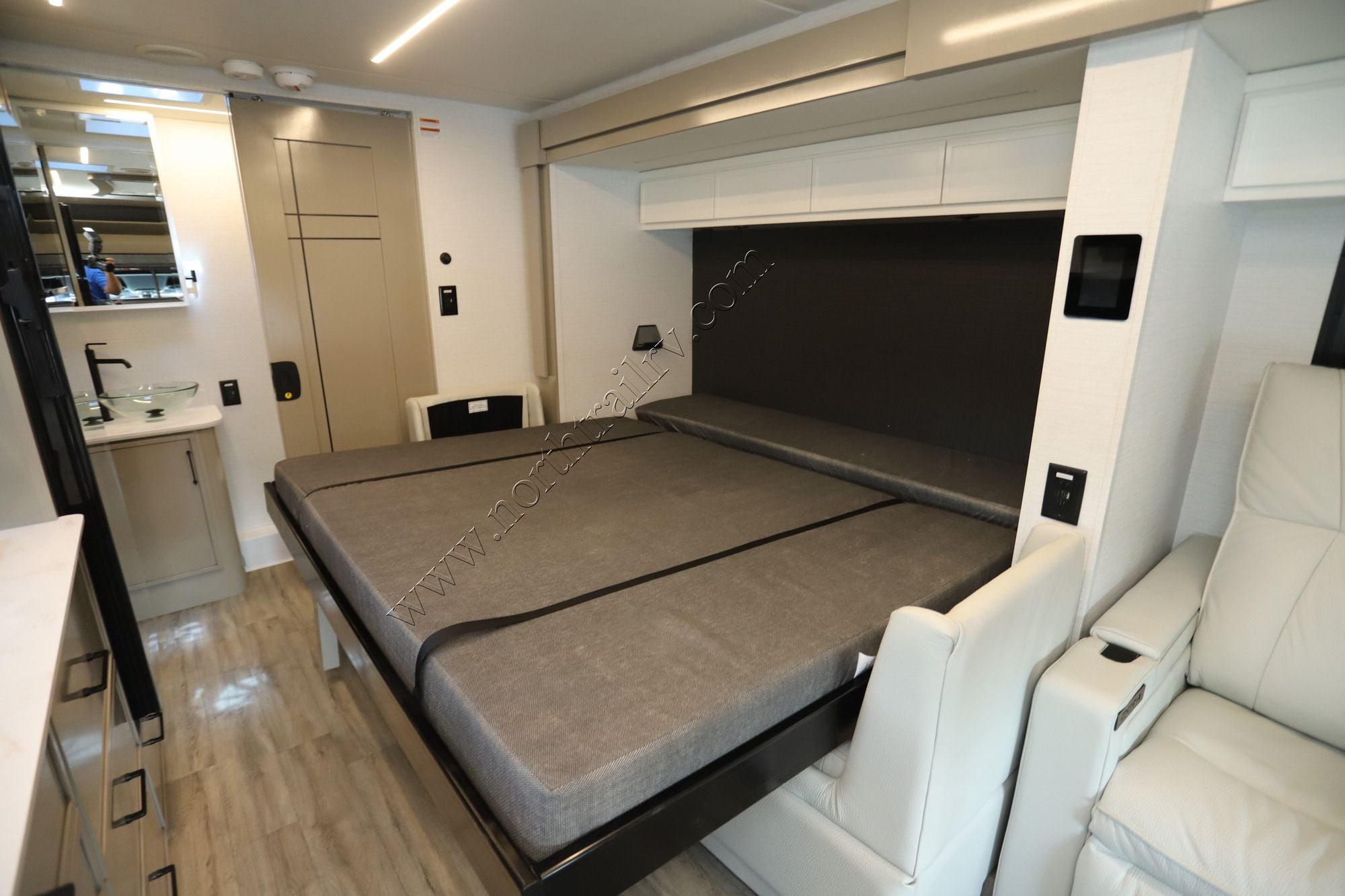 New 2027 Newmar Freedom Aire 2515 Class C  For Sale