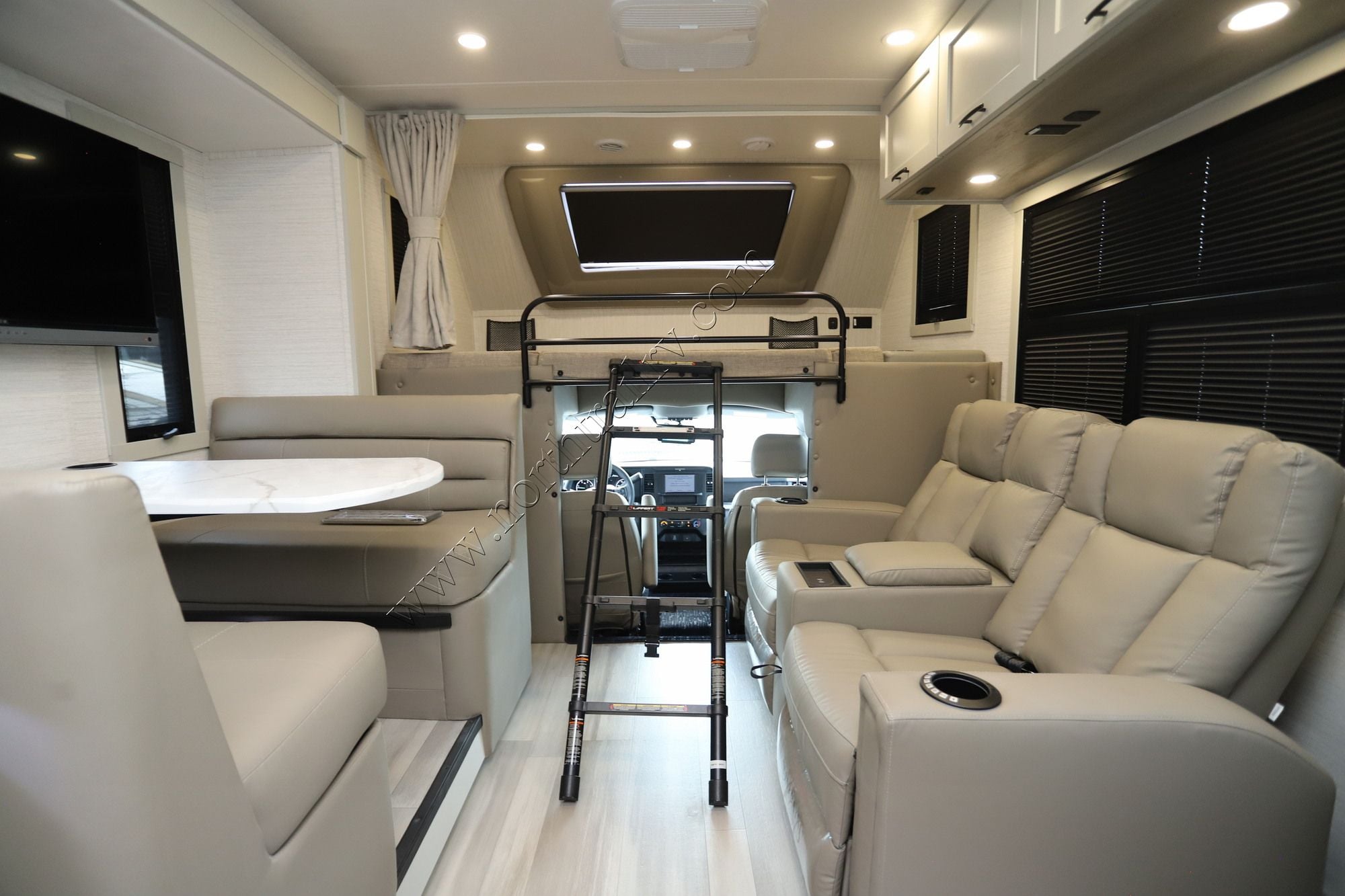 New 2027 Dynamax Isata 6 31KS Super C  For Sale